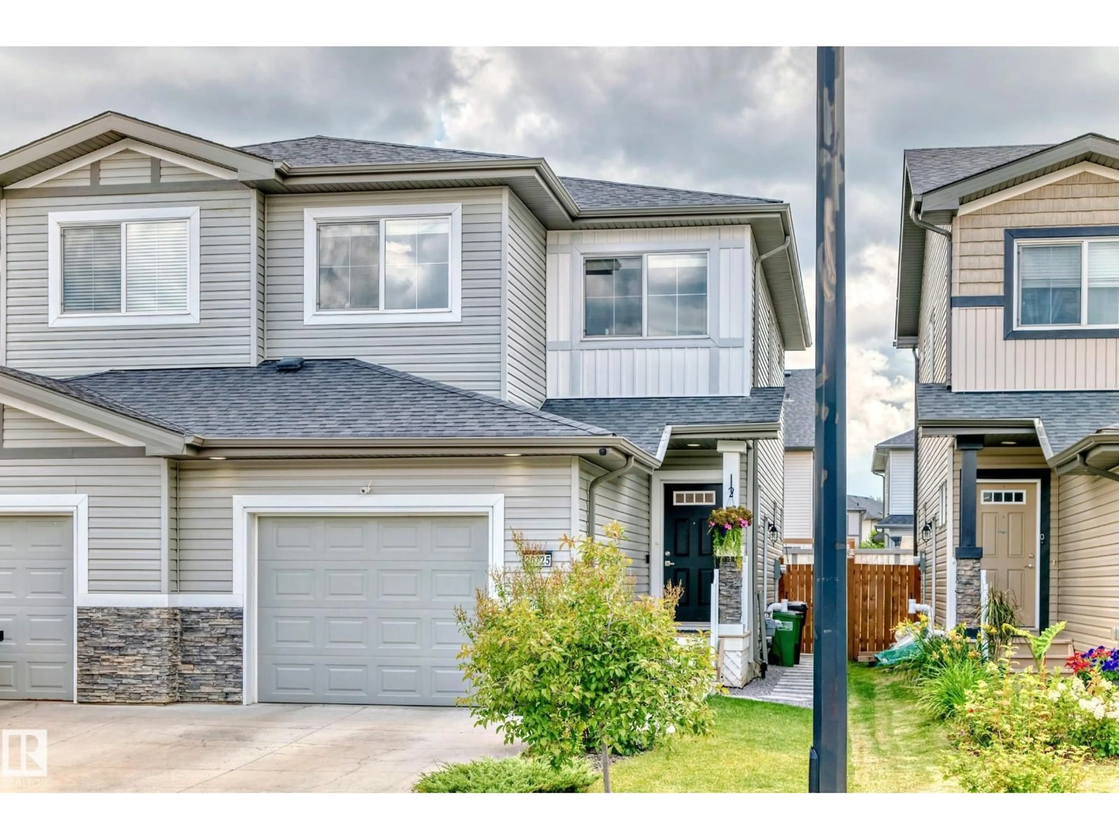 Home with vinyl exterior material, street for 20725 99A AV, Edmonton Alberta T5T7G4