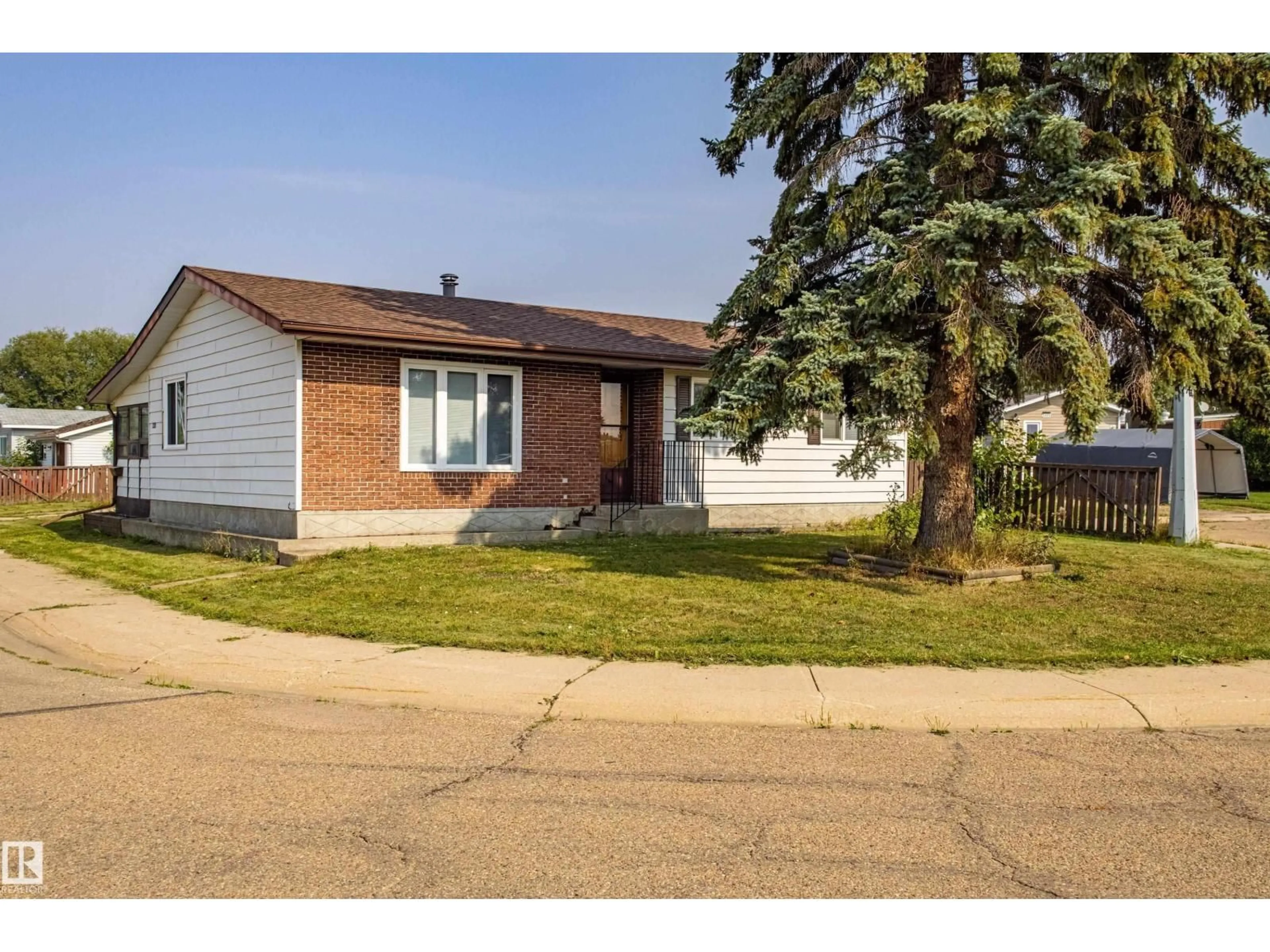 Home with brick exterior material, street for 5453 EASTVIEW CR, Redwater Alberta T0A2W0