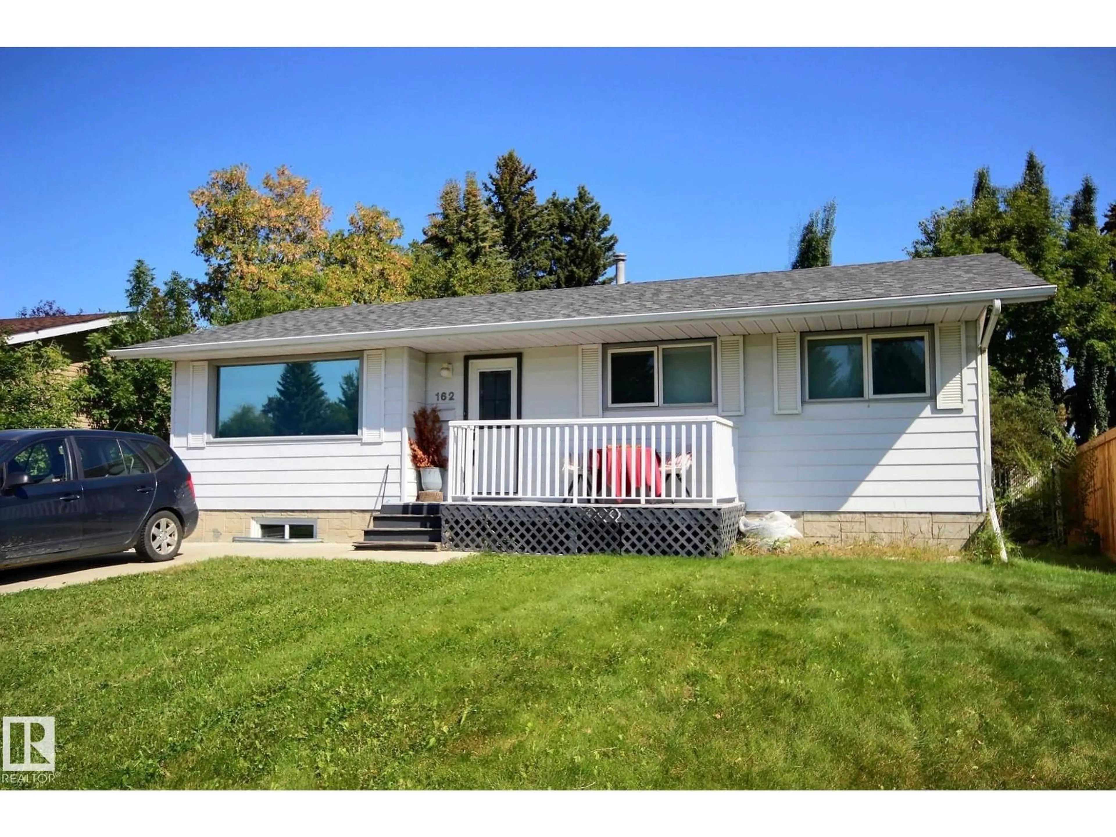Home with vinyl exterior material, street for 162 GEORGIAN WY, Sherwood Park Alberta T8A2W6