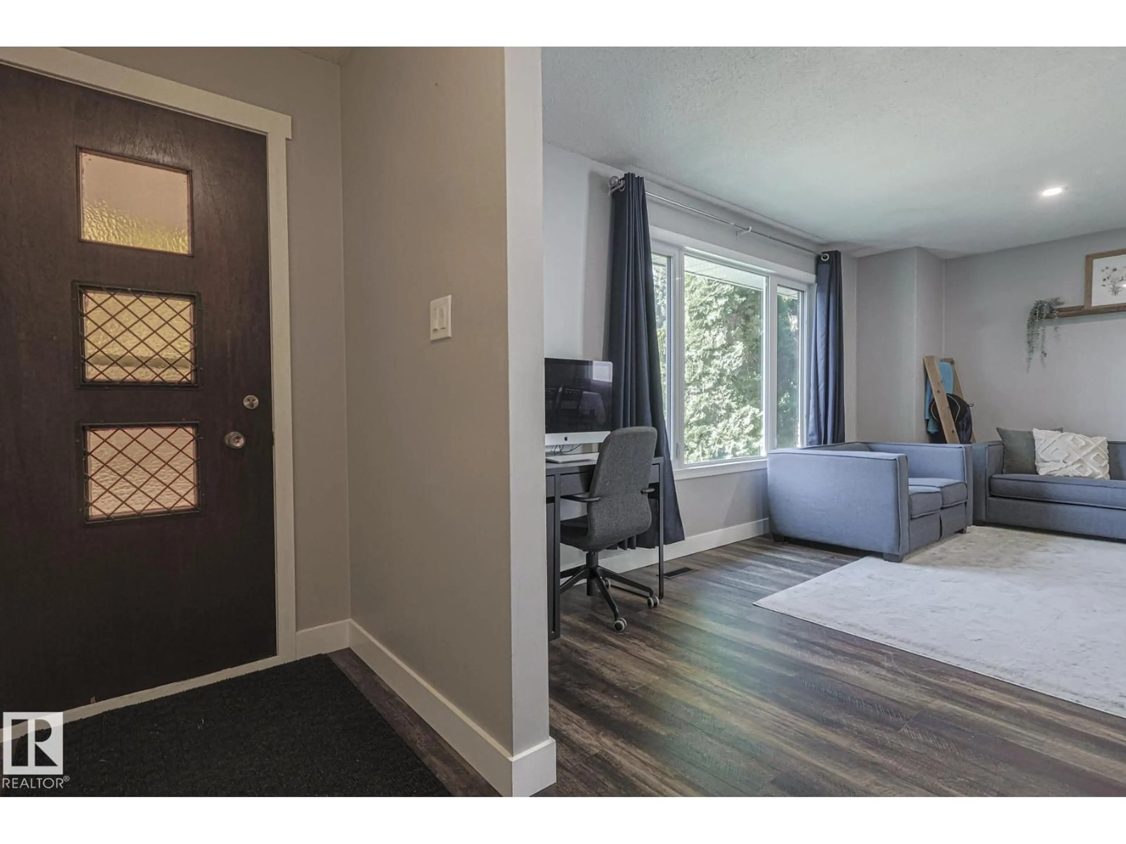 A pic of a room for 3135 74 ST, Edmonton Alberta T6K1J7