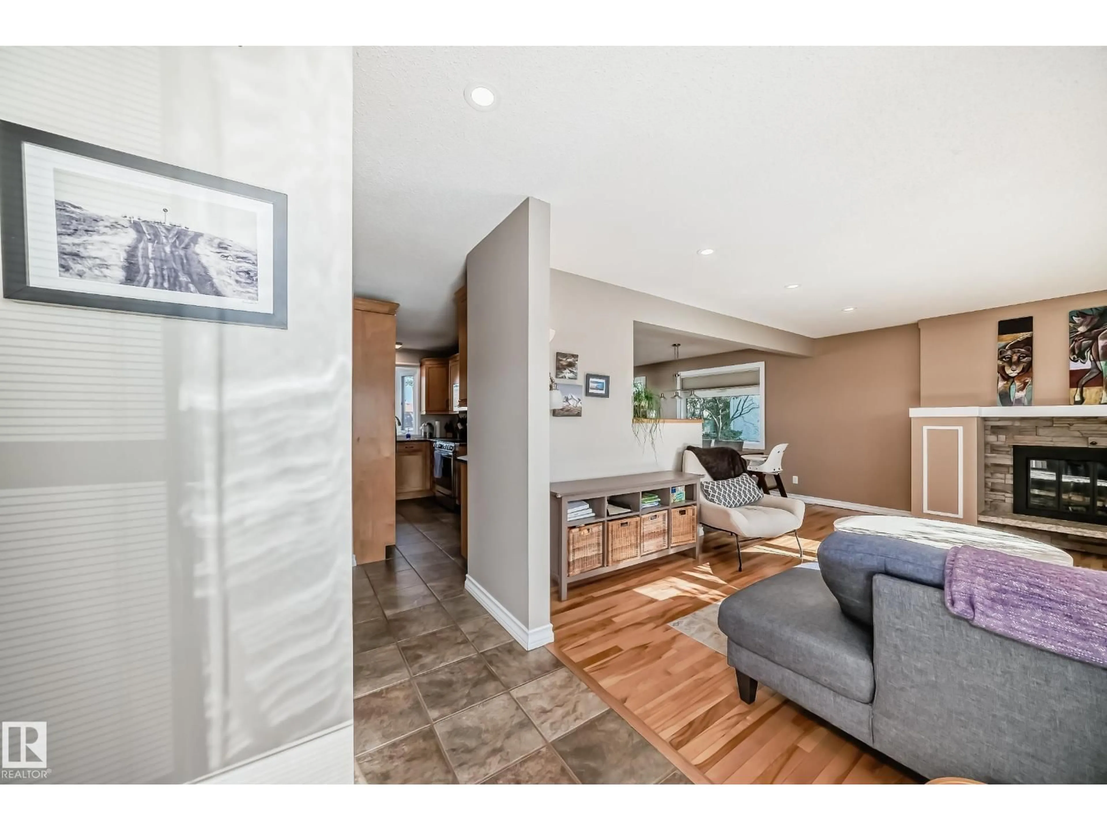 Indoor entryway for NW - 9243 69A ST, Edmonton Alberta T6B1W1