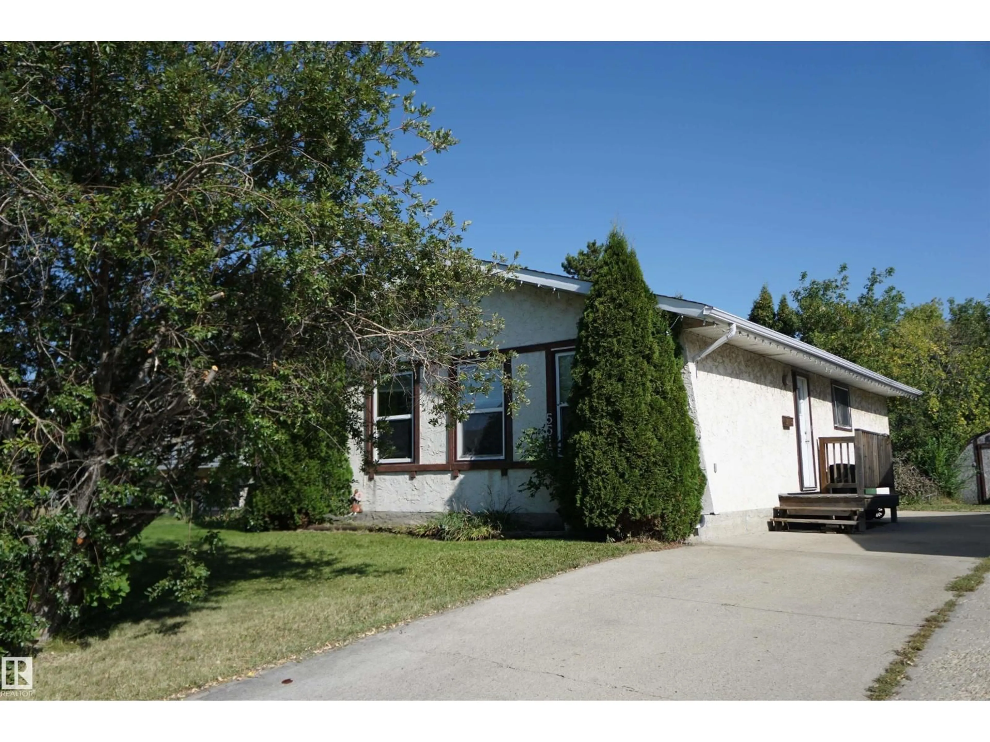 Home with vinyl exterior material, street for 5515 54 ST, Leduc Alberta T9E5P4