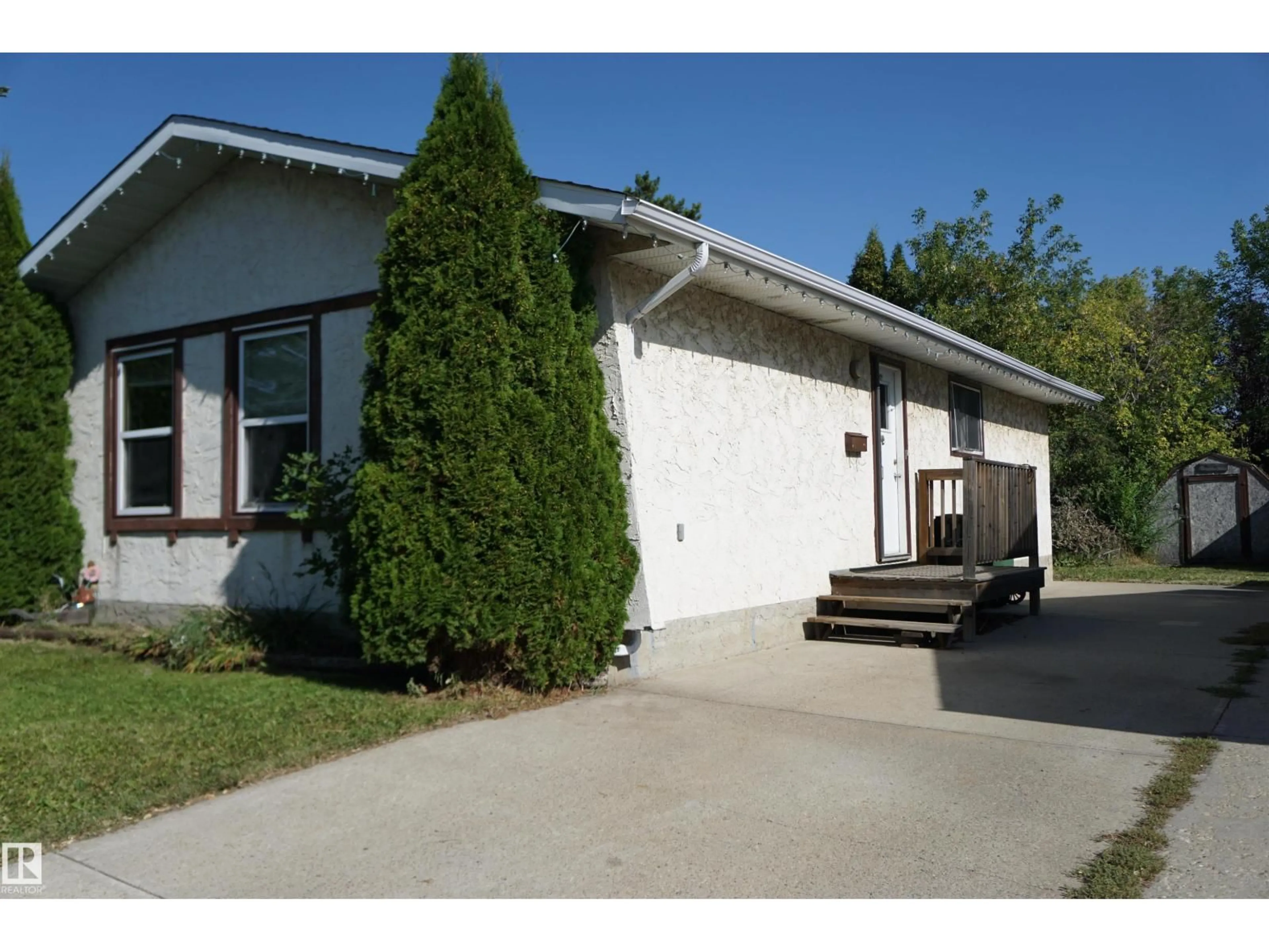 Home with vinyl exterior material, street for 5515 54 ST, Leduc Alberta T9E5P4