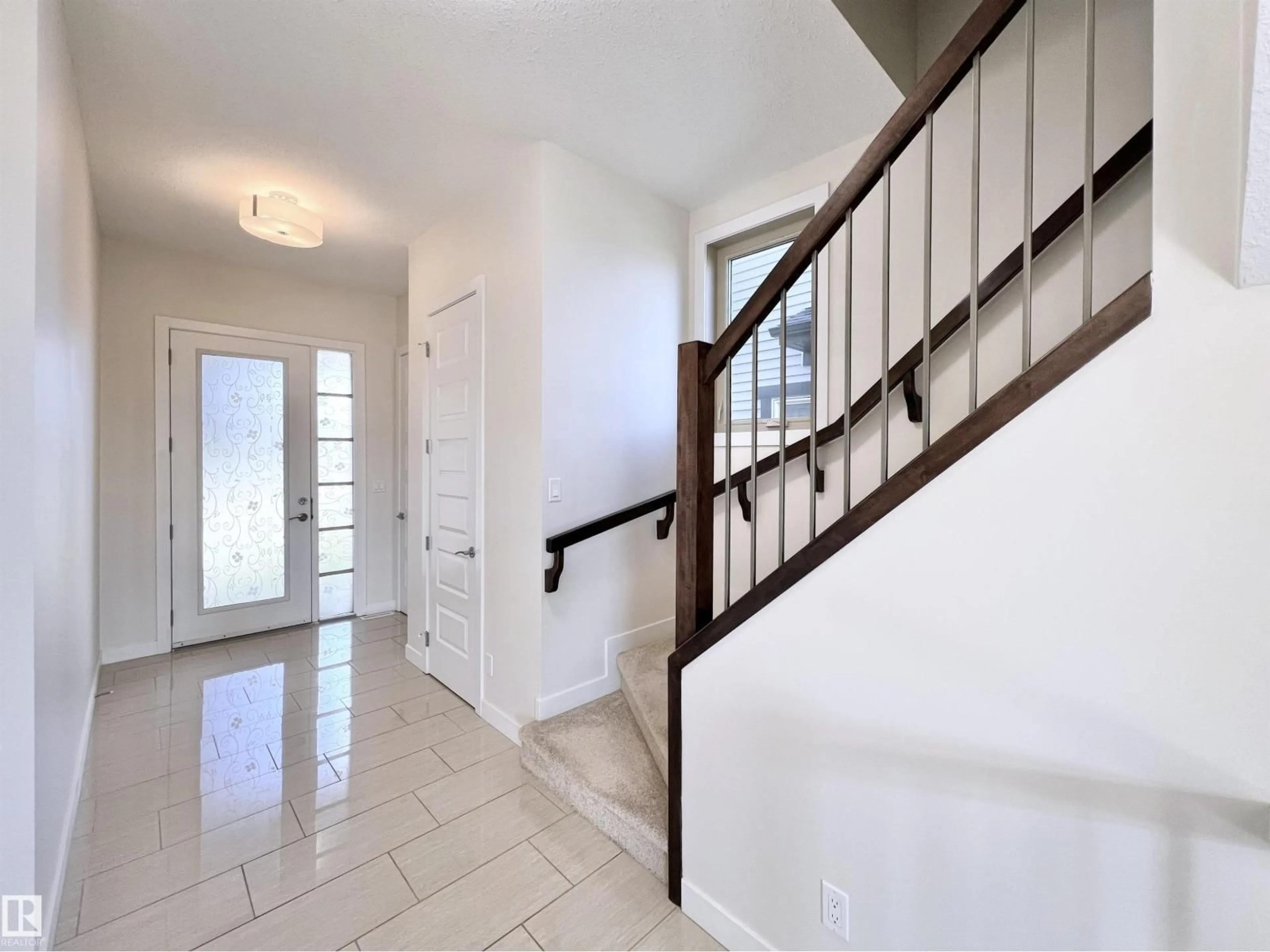 Indoor entryway for SW - 2923 ANDERSON CO, Edmonton Alberta T6W2N3