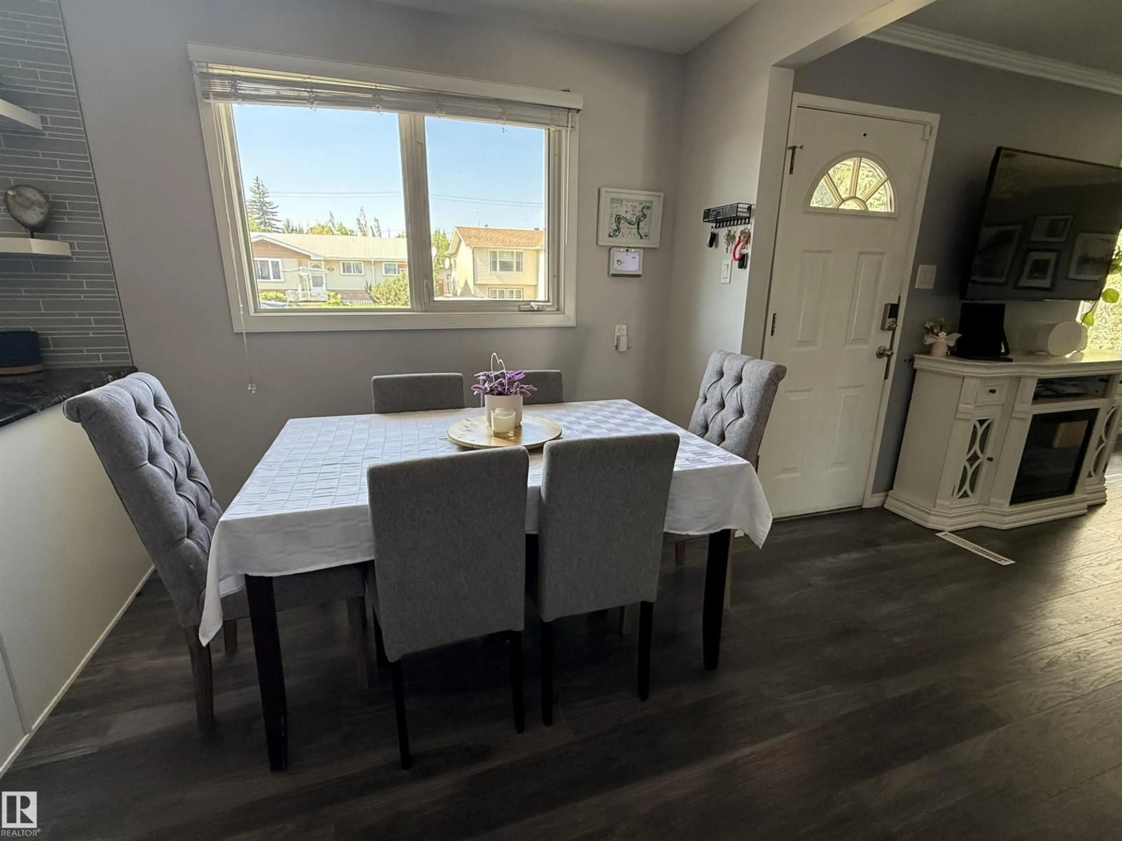 Dining room, wood/laminate floor for 14919 96 ST, Edmonton Alberta T5E4B9
