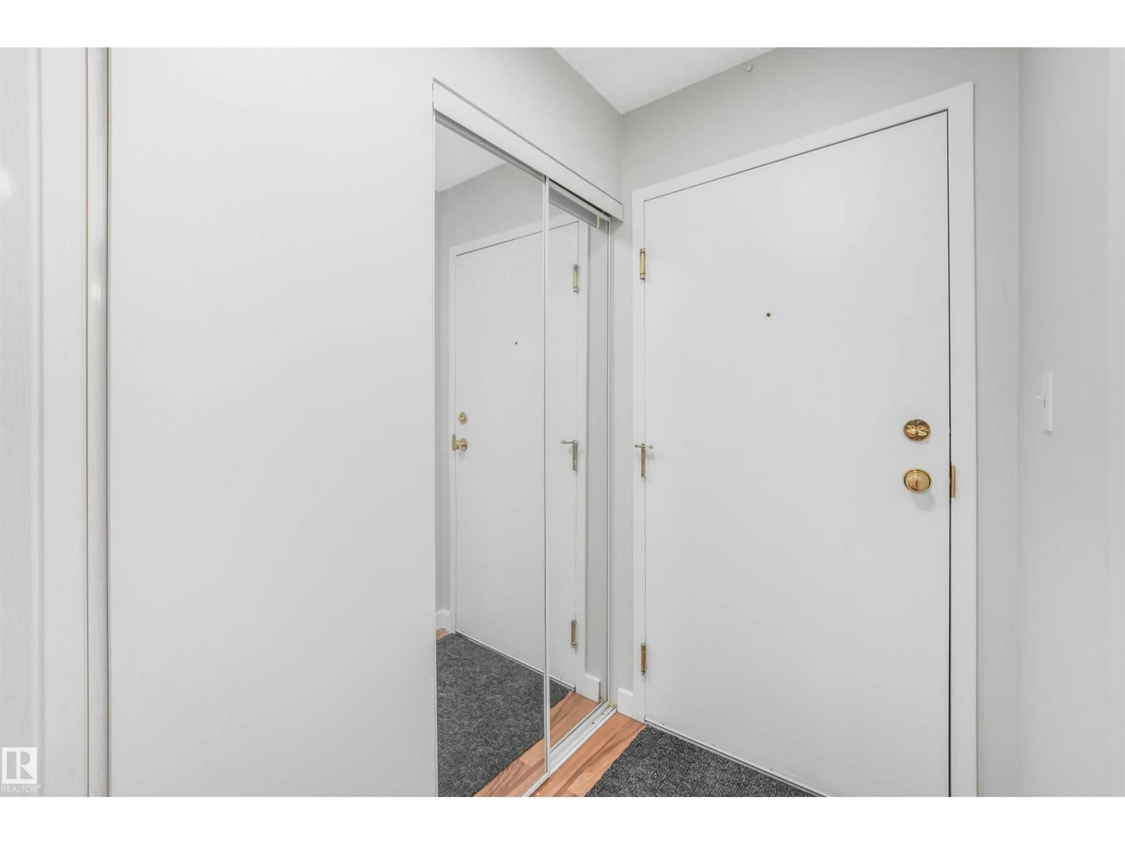 Indoor entryway for #435 - 2520 50 ST, Edmonton Alberta T6L7A8
