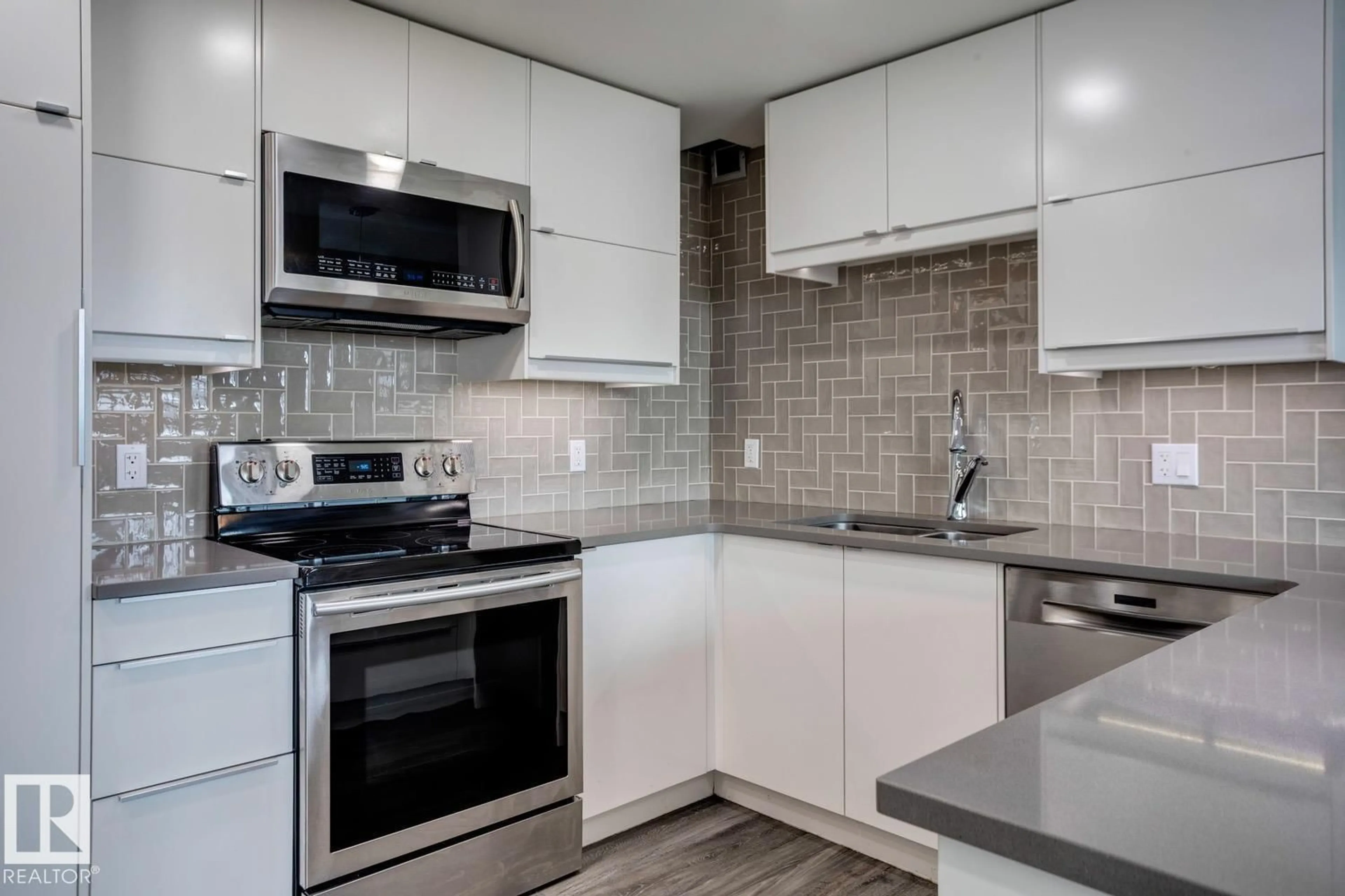 Standard kitchen, unknown for 9916 - 1702 113 ST, Edmonton Alberta T5K2N3