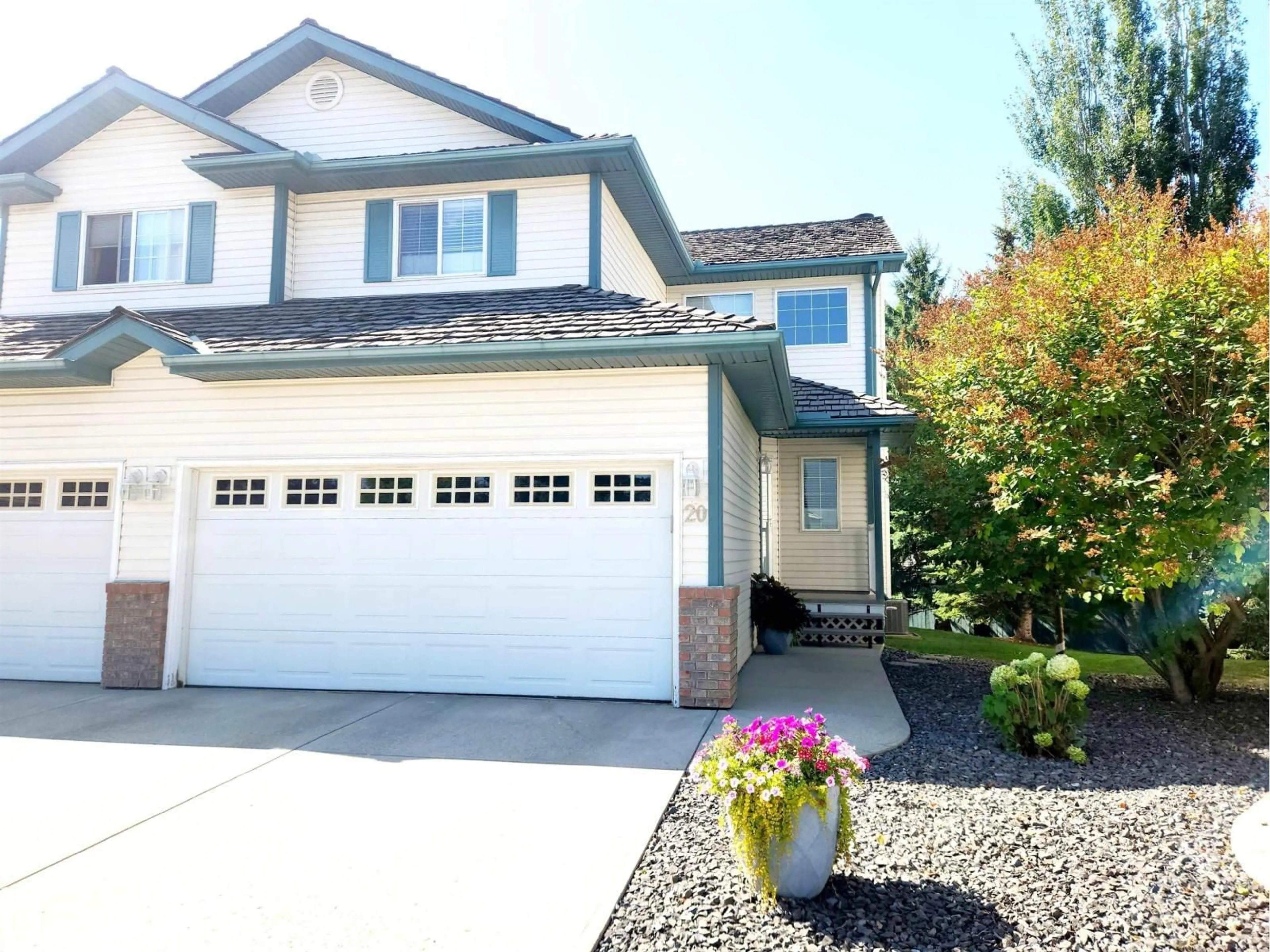 Home with vinyl exterior material, street for 20 211 BLACKBURN E SW, Edmonton Alberta T6W1C8