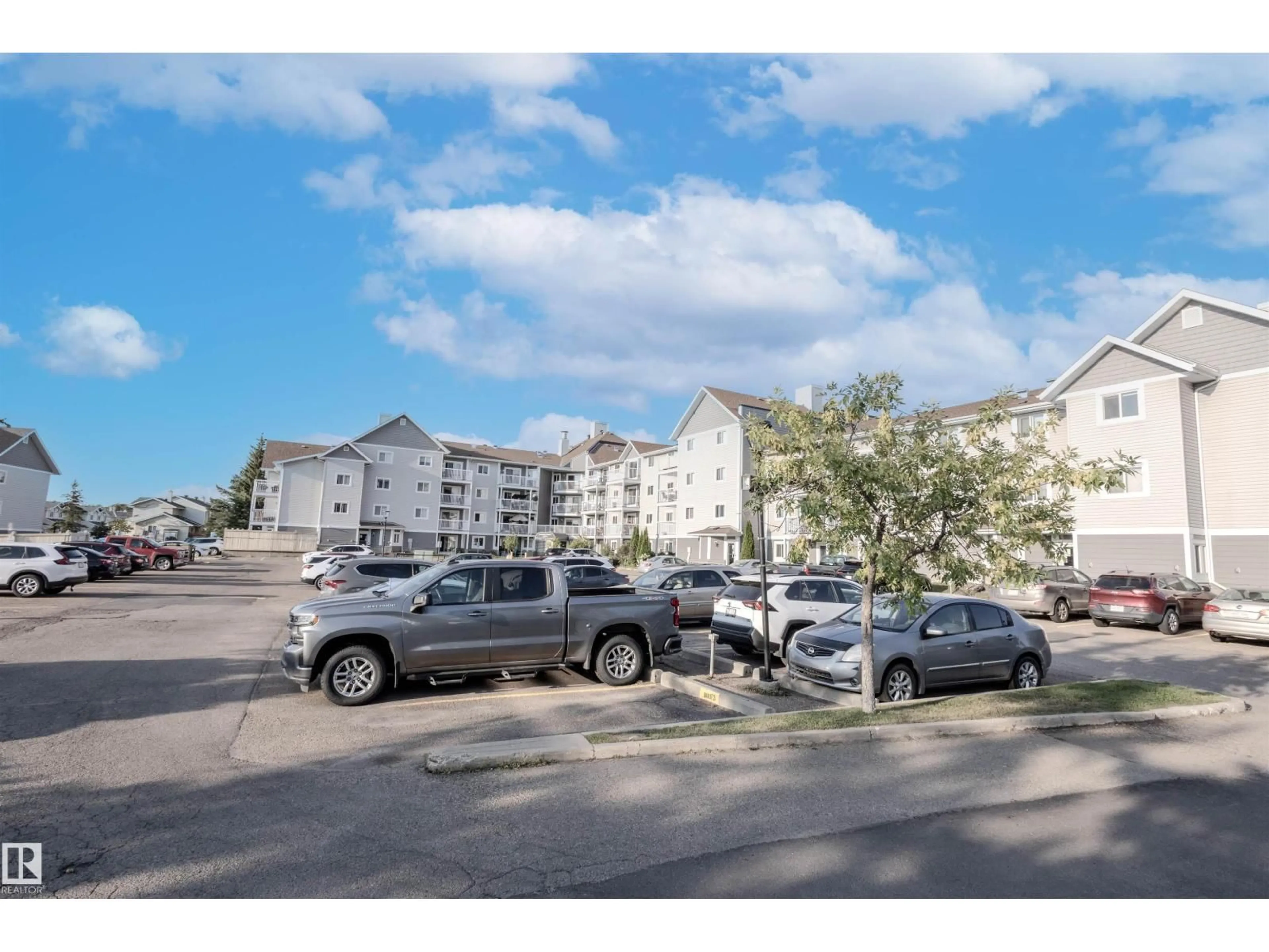 Blurry image for 305 - 5005 31 AV, Edmonton Alberta T6L6S6