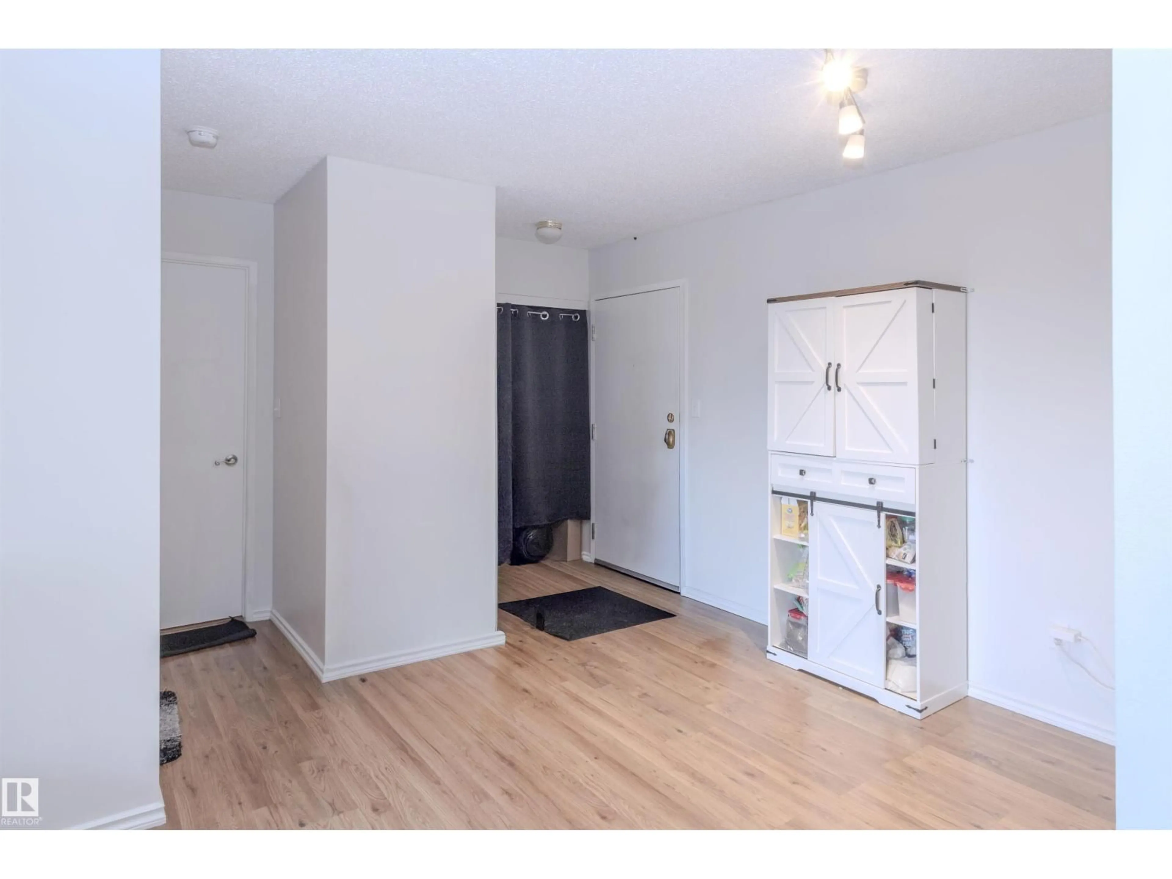 Unknown for 305 - 5005 31 AV, Edmonton Alberta T6L6S6
