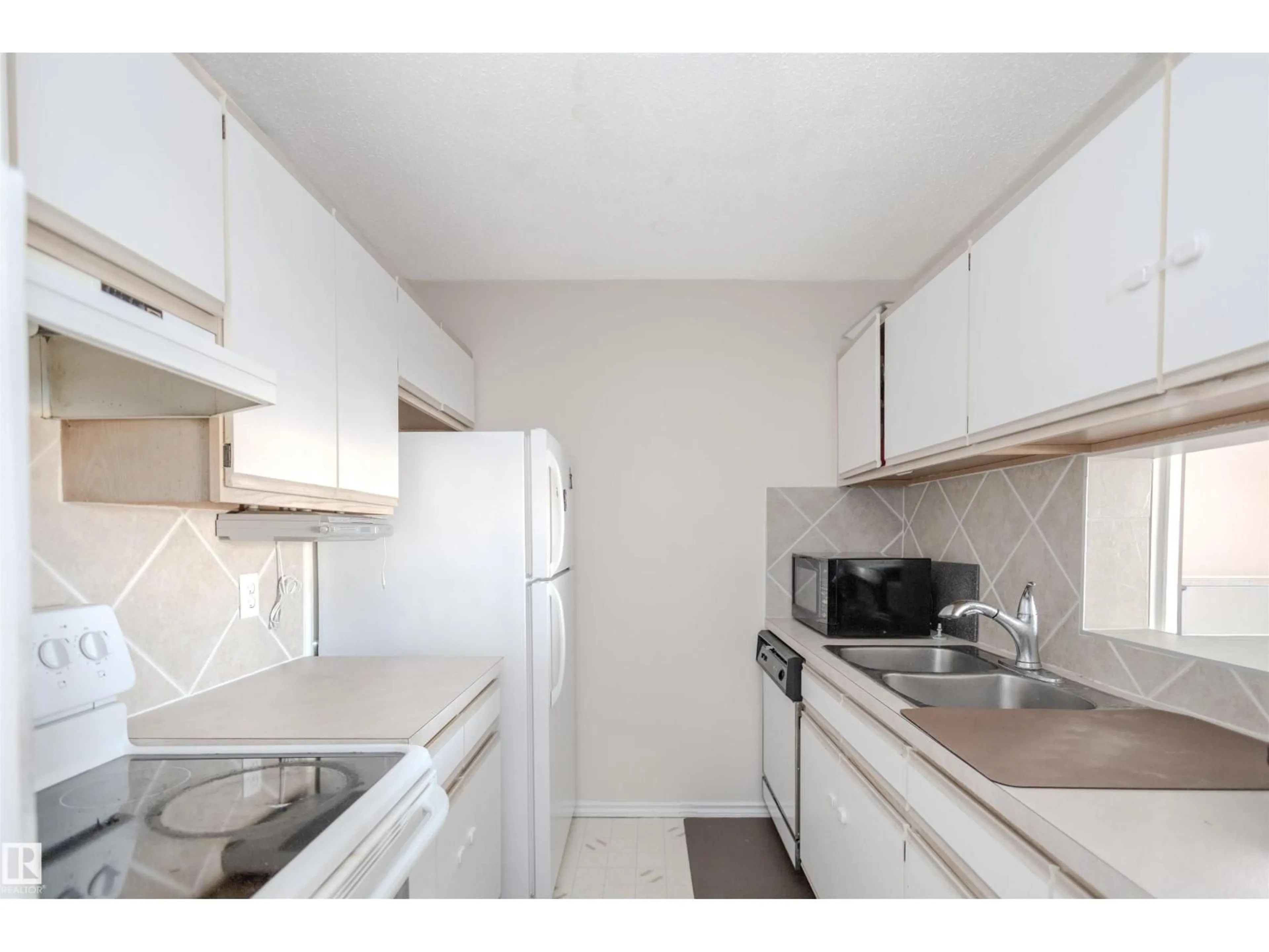 Standard kitchen, unknown for 305 - 5005 31 AV, Edmonton Alberta T6L6S6