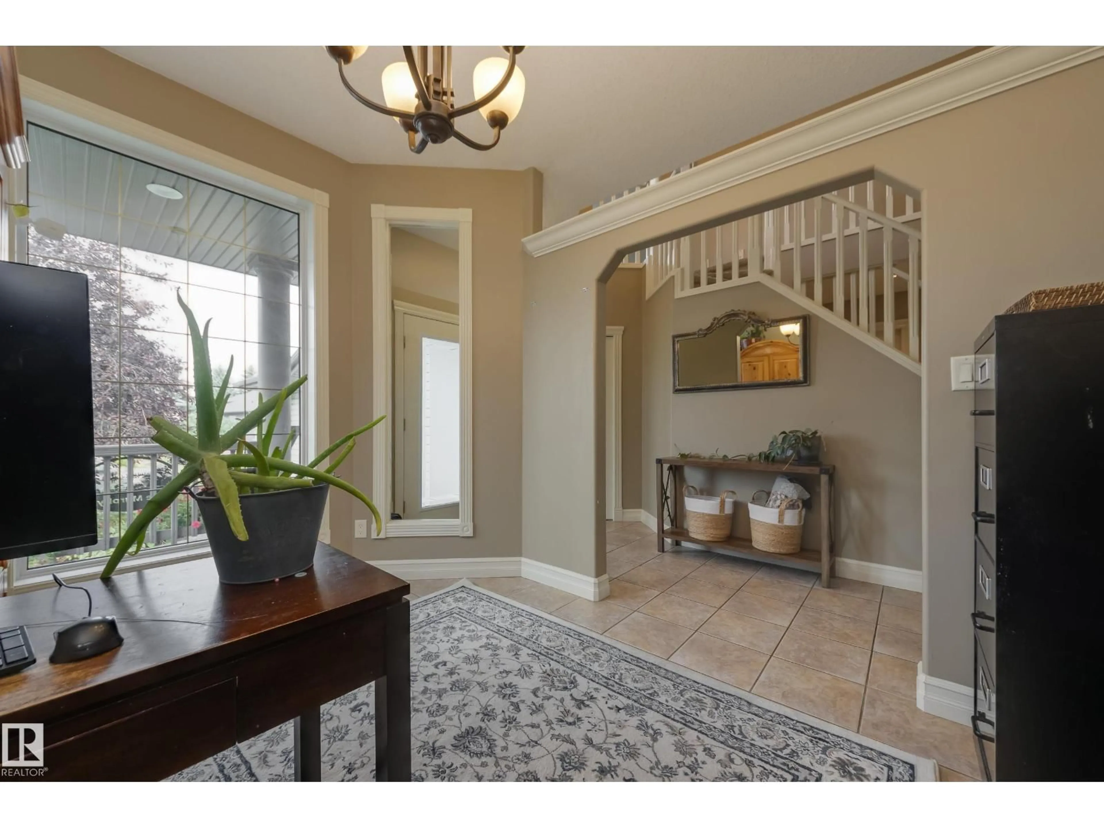 Indoor entryway for 932 PROCTOR WD, Edmonton Alberta T5T6N6