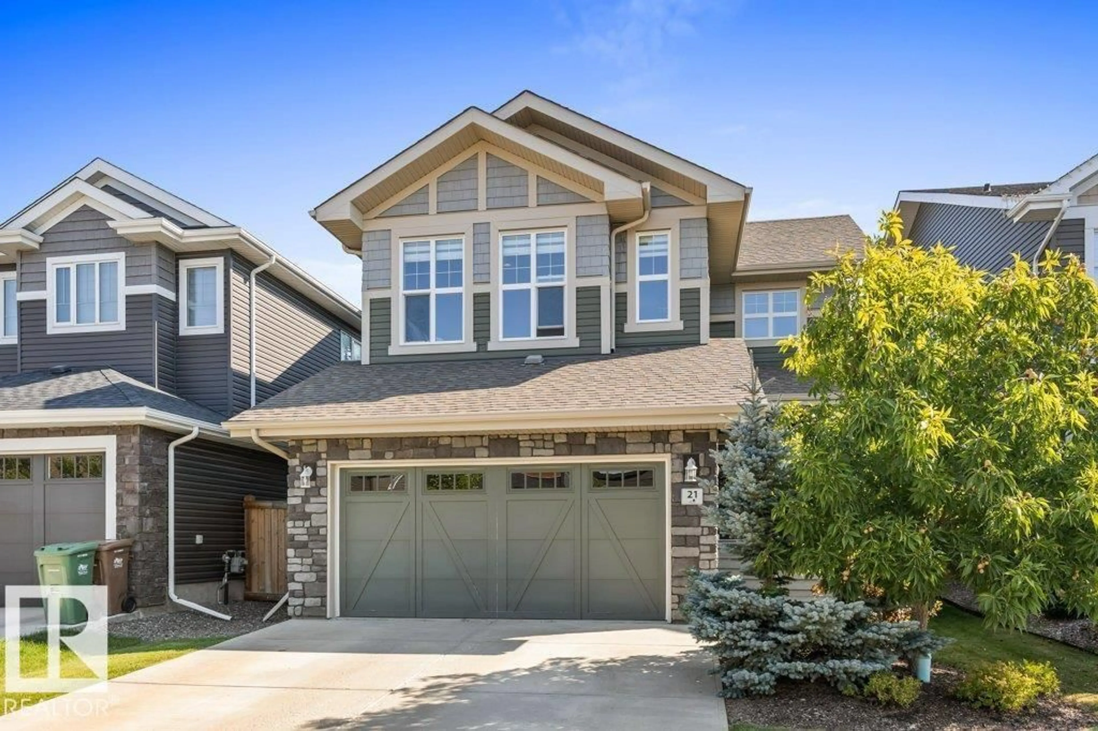 Home with vinyl exterior material, street for 21 ELISE PL, St. Albert Alberta T8N7P5