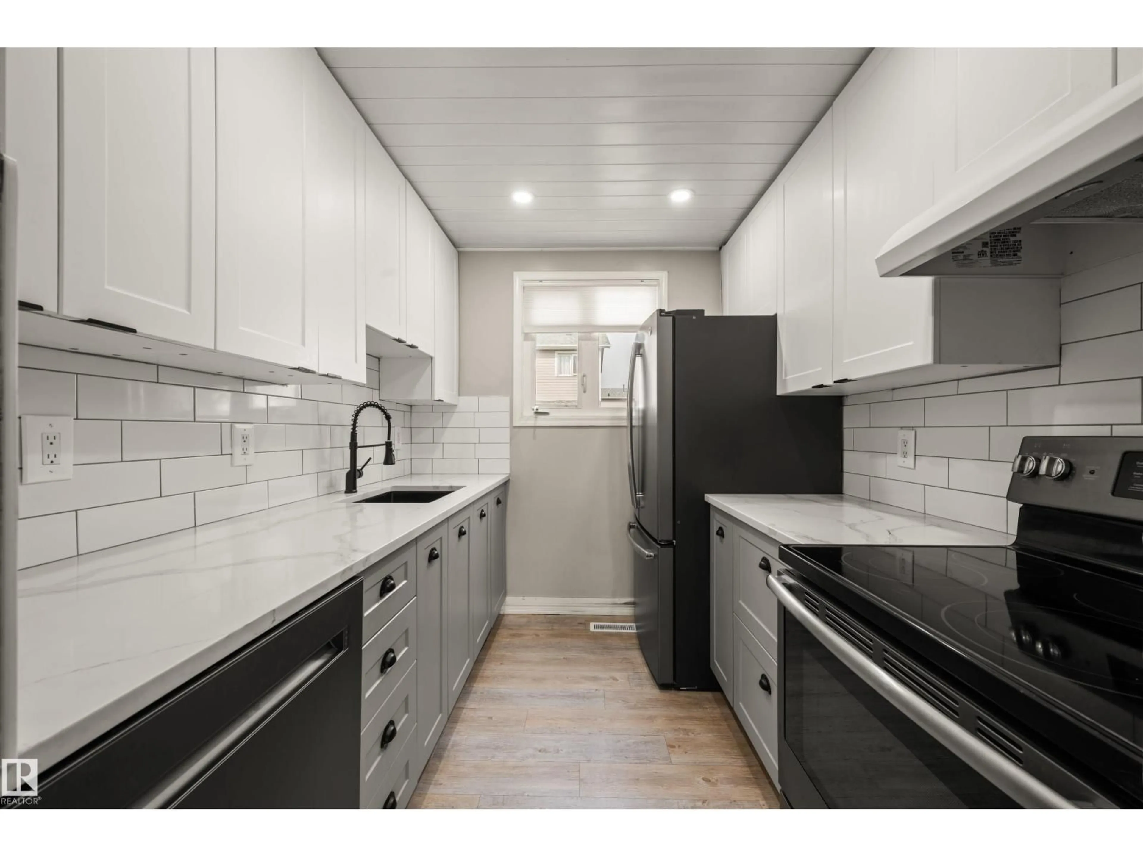 Standard kitchen, ceramic/tile floor for 18317 66 AV, Edmonton Alberta T5T1Z5