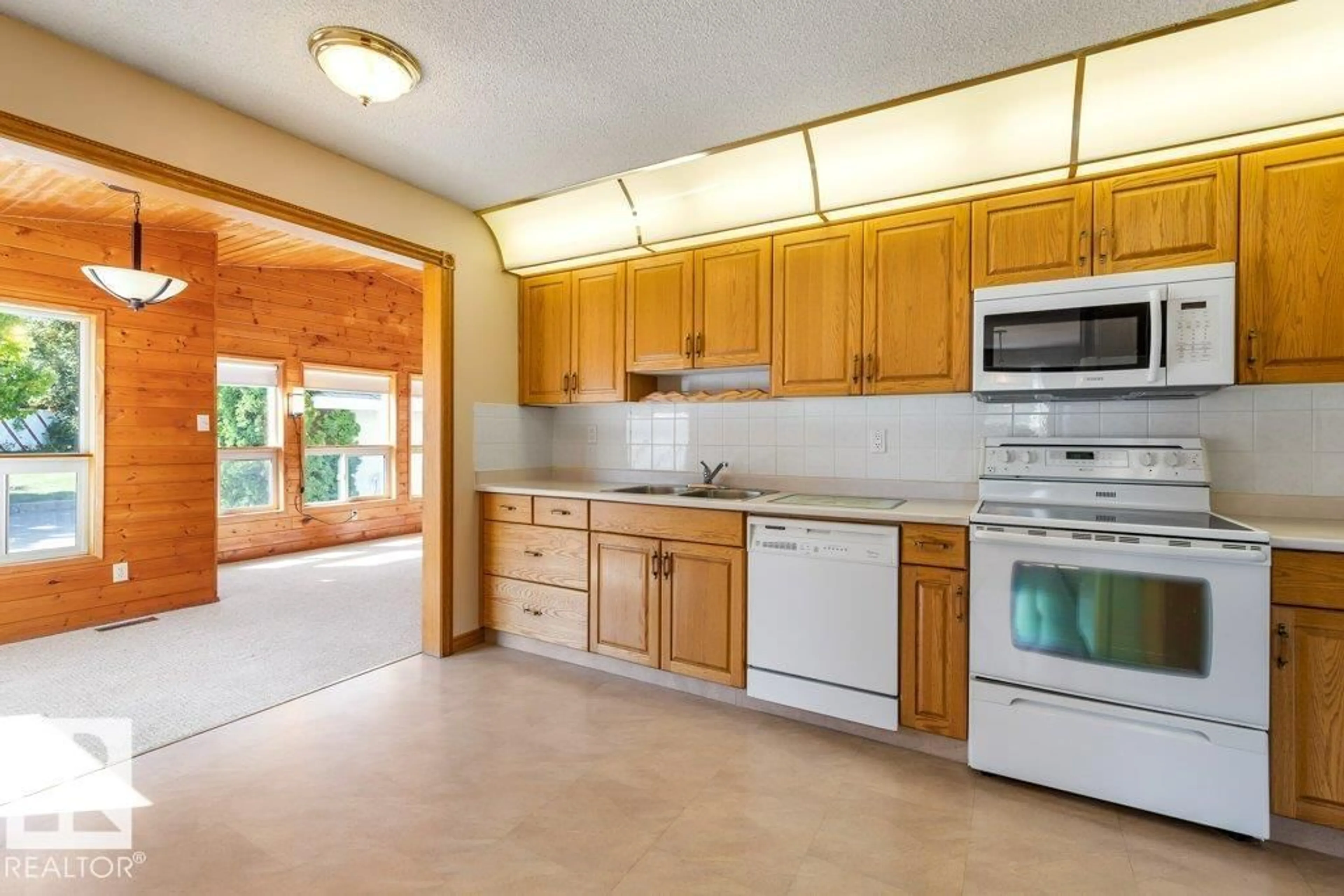Standard kitchen, ceramic/tile floor for 11 SAGE CO, Sherwood Park Alberta T8A1S1
