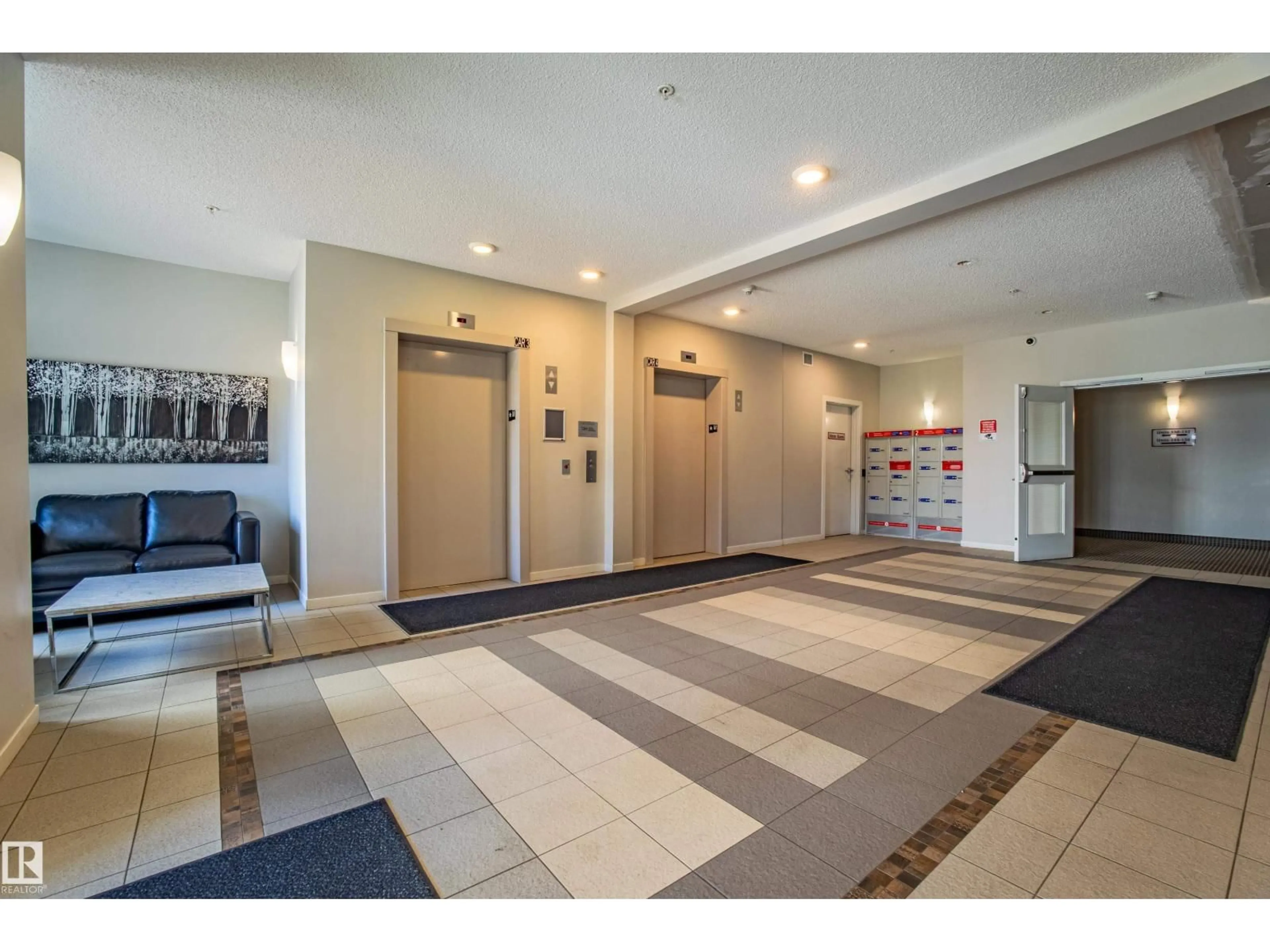 Indoor foyer for SW SW - 333 1818 RUTHERFORD RD, Edmonton Alberta T6W2K6