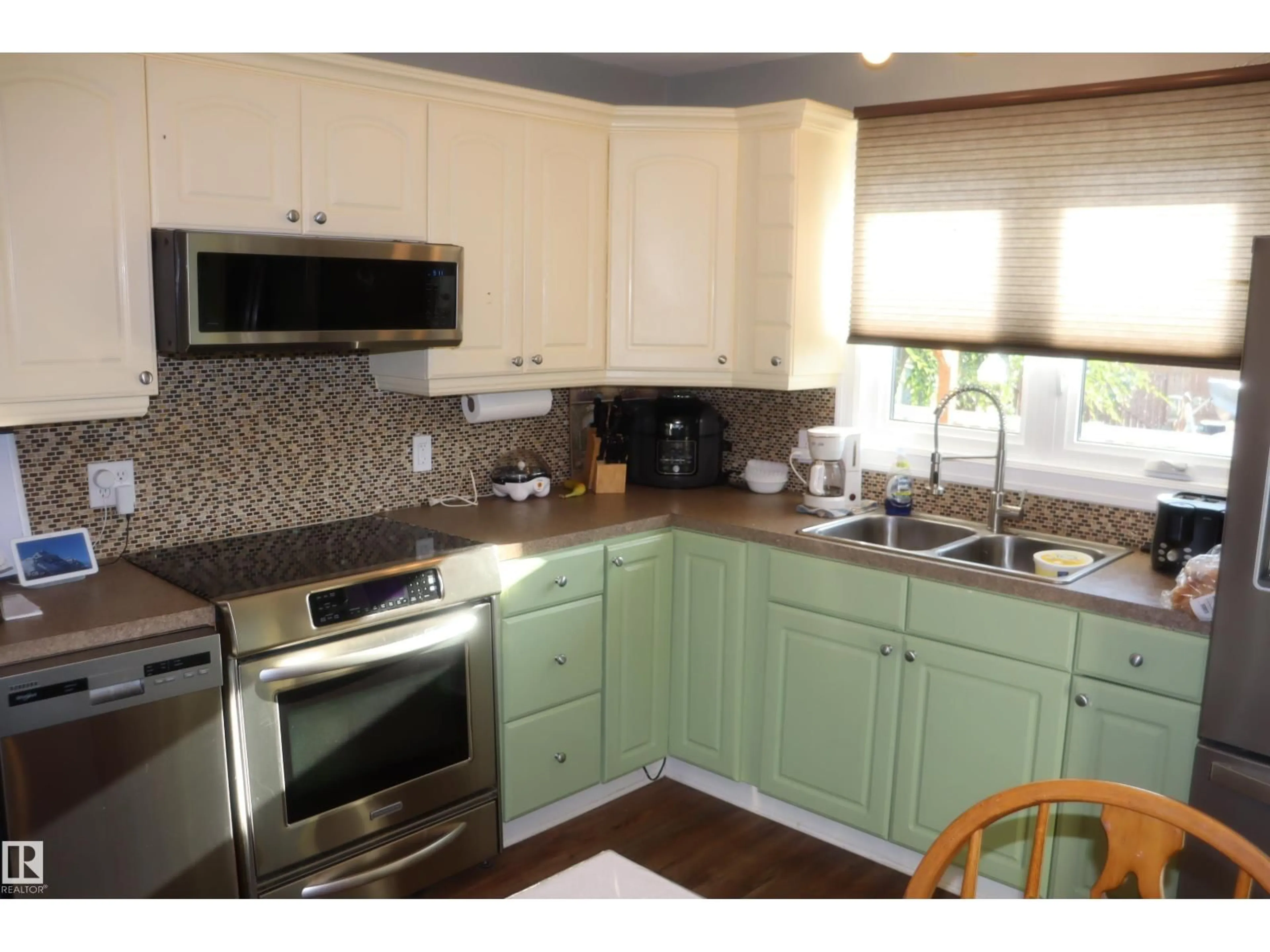 Standard kitchen, wood/laminate floor for 4023 52 ST, Wetaskiwin Alberta T9A1N1