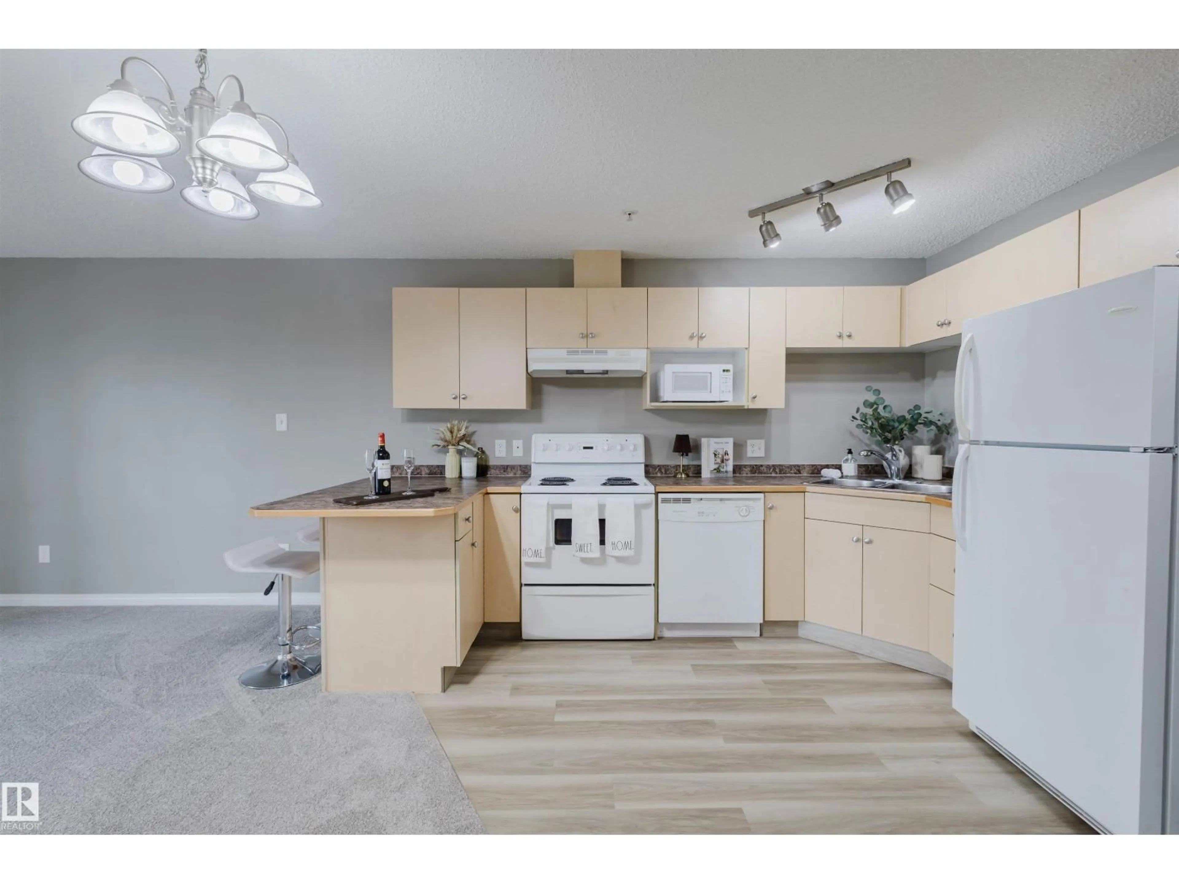Standard kitchen, wood/laminate floor for 436 - 11325 83 ST, Edmonton Alberta T5B4W5