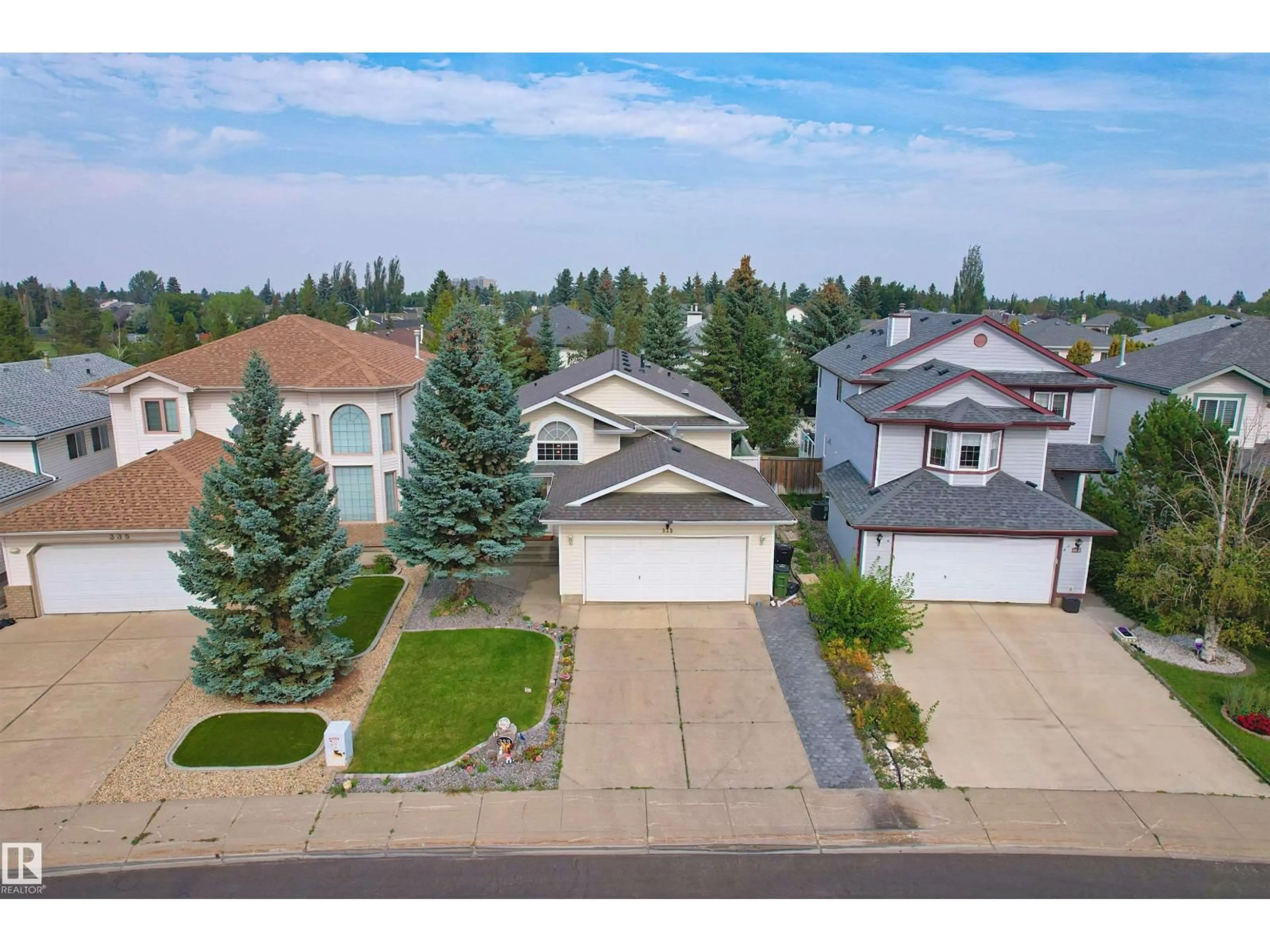 A pic from outside/outdoor area/front of a property/back of a property/a pic from drone, street for 333 DECHENE WY, Edmonton Alberta T6M2M6