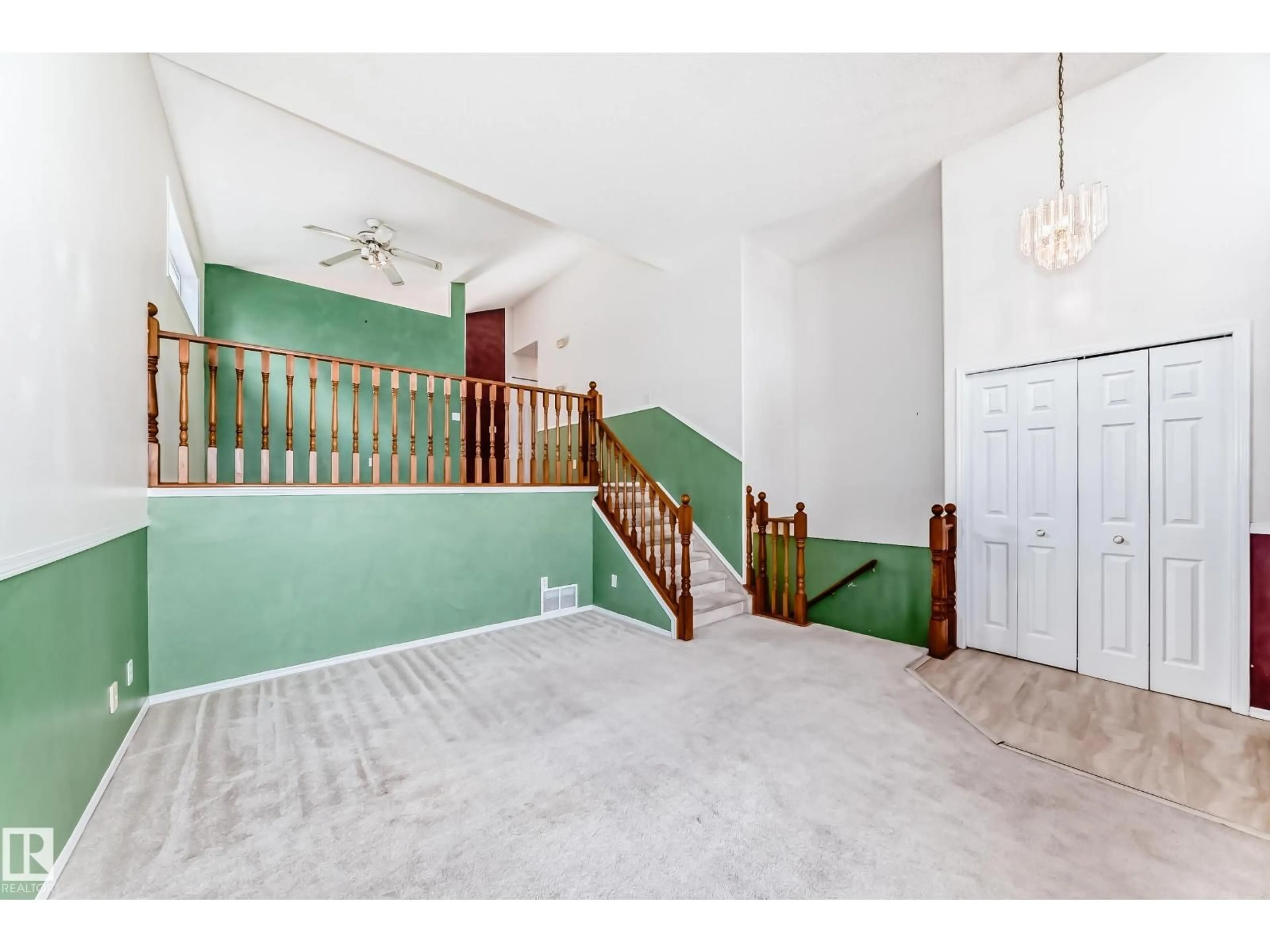 Indoor foyer for 4127 37A AV, Edmonton Alberta T6L7A1