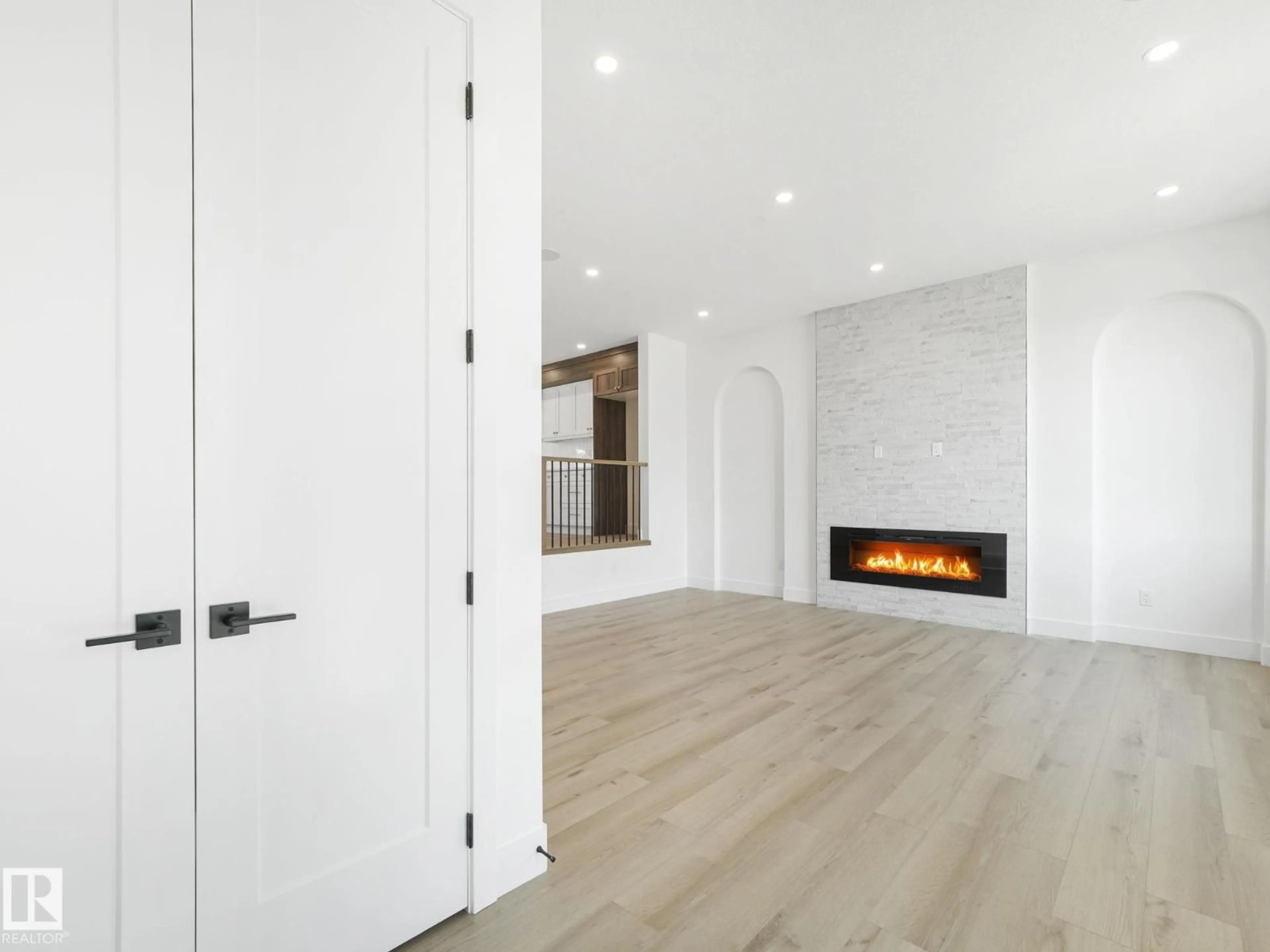 Indoor entryway for 18 CATRIA POINT, Sherwood Park Alberta T8H3A9