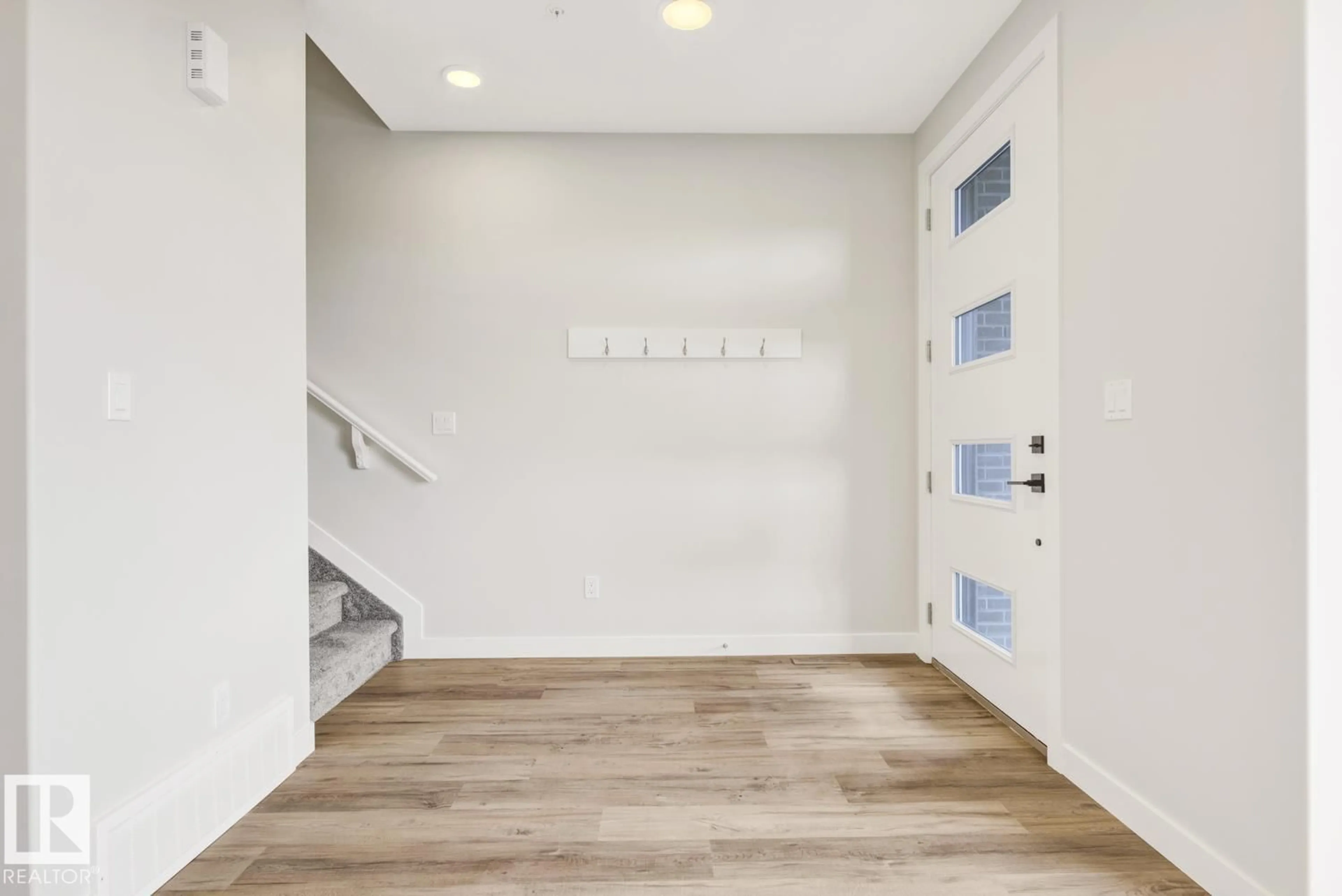 Indoor entryway for 8063 CEDRIC MAH RD, Edmonton Alberta T5G2R6