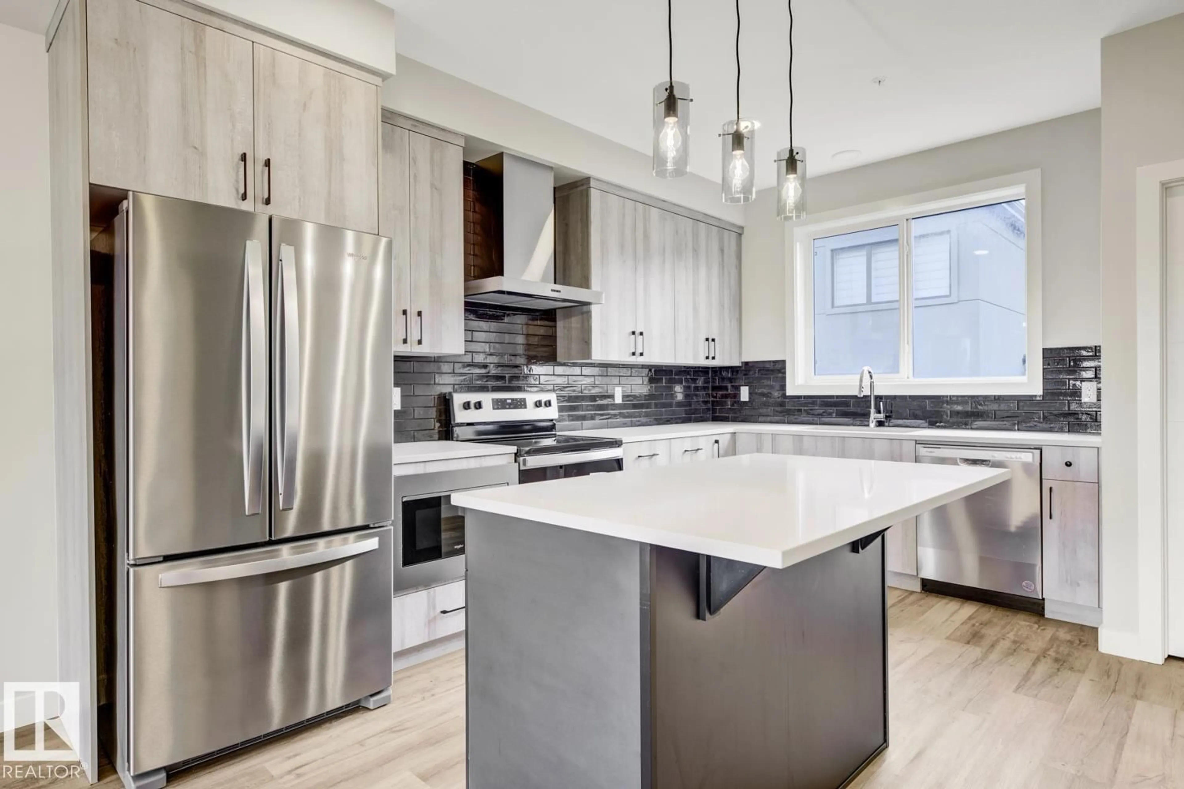 Contemporary kitchen, unknown for 8063 CEDRIC MAH RD, Edmonton Alberta T5G2R6
