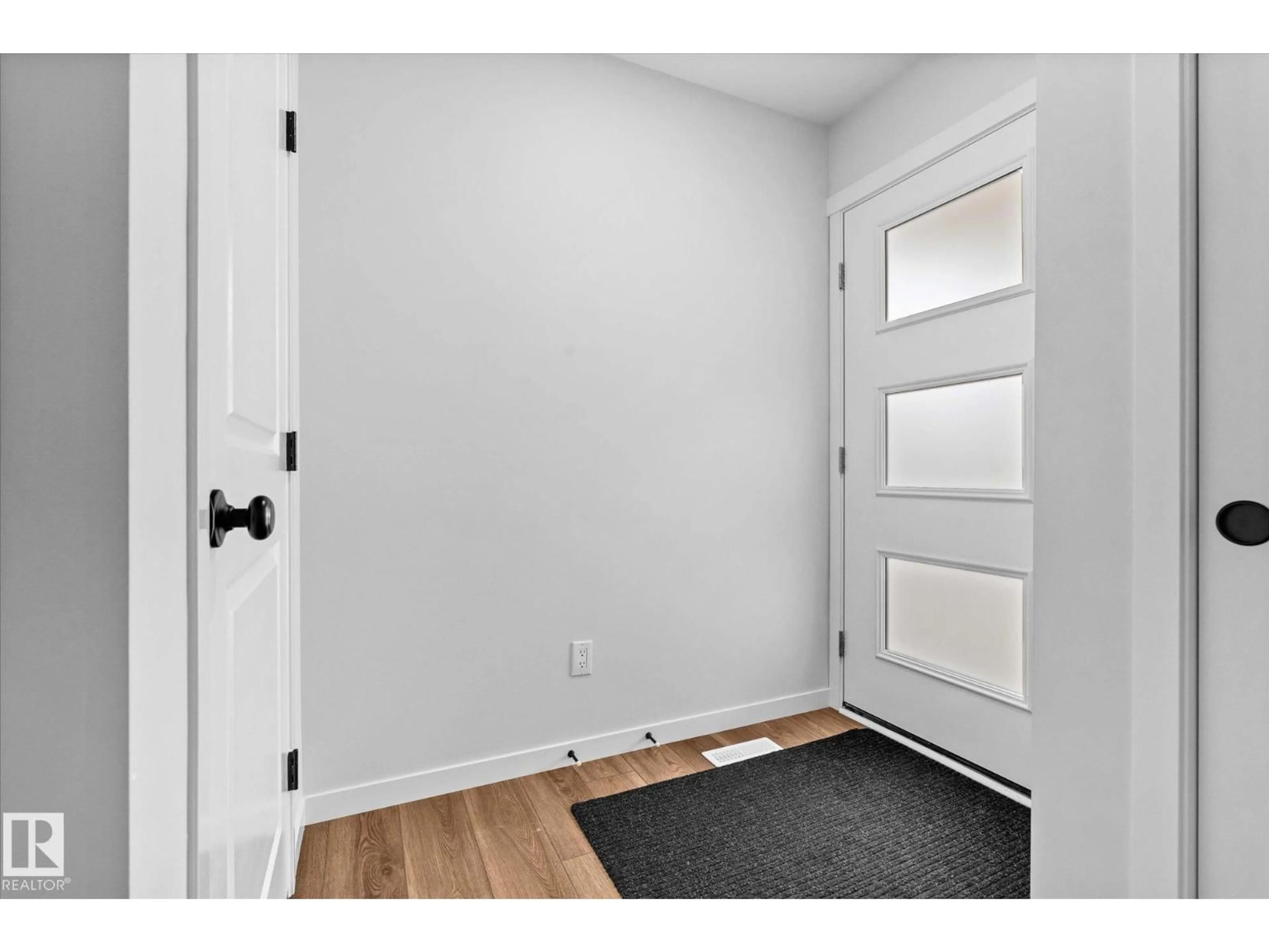 Indoor entryway for 1727 WESTERRA WD, Stony Plain Alberta T7Z0P1