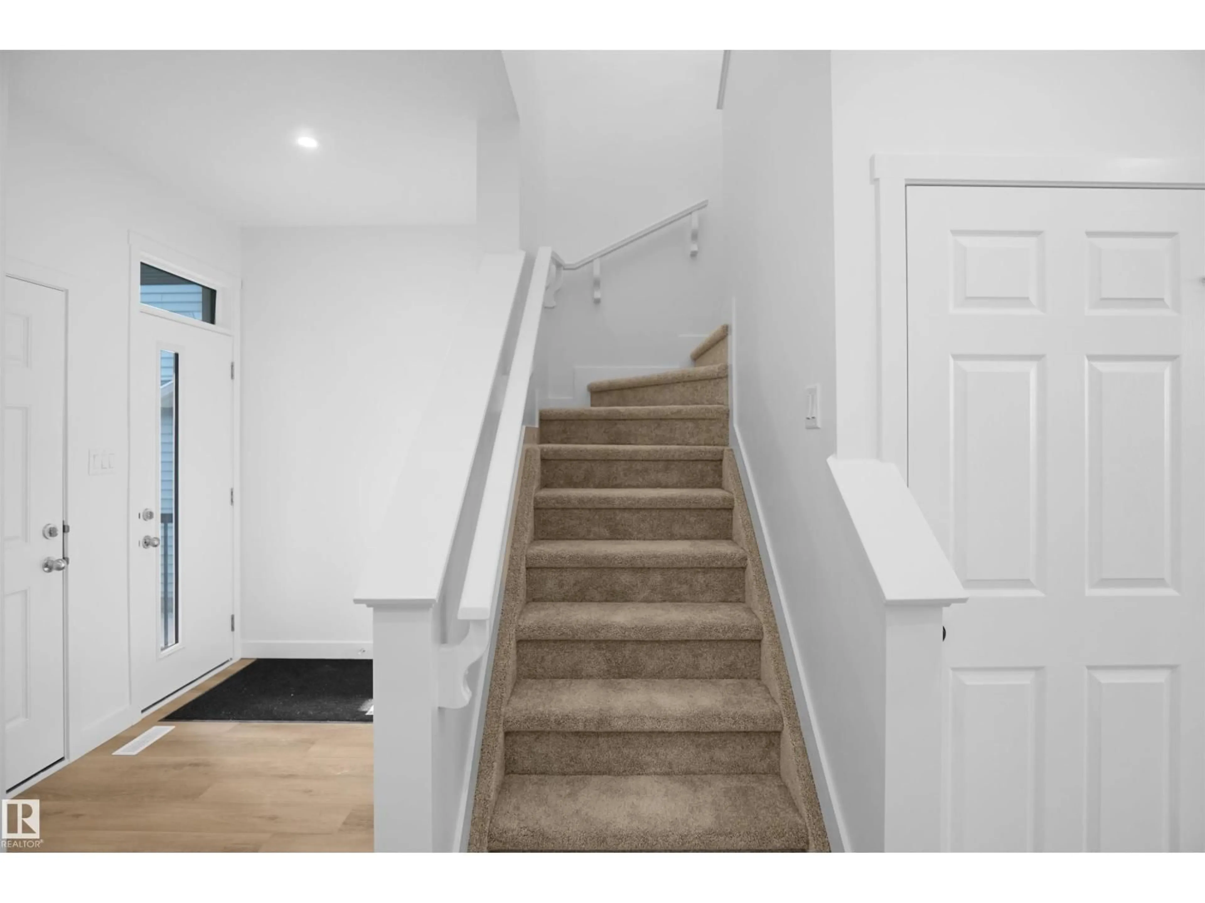 Indoor entryway for 22908 82 AV, Edmonton Alberta T5T4N5