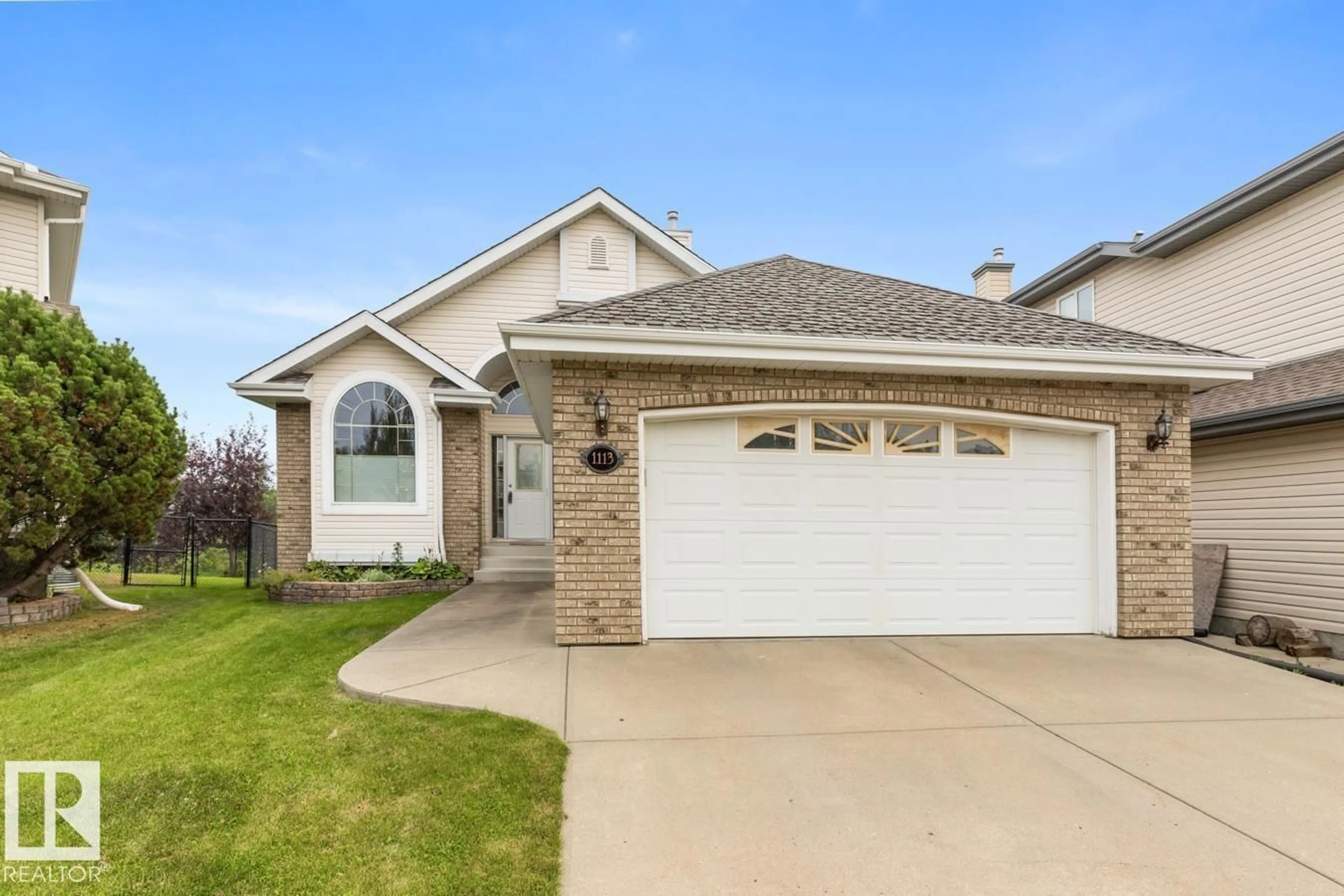 Home with vinyl exterior material, street for 1113 HAYNES CL, Edmonton Alberta T6S1A2