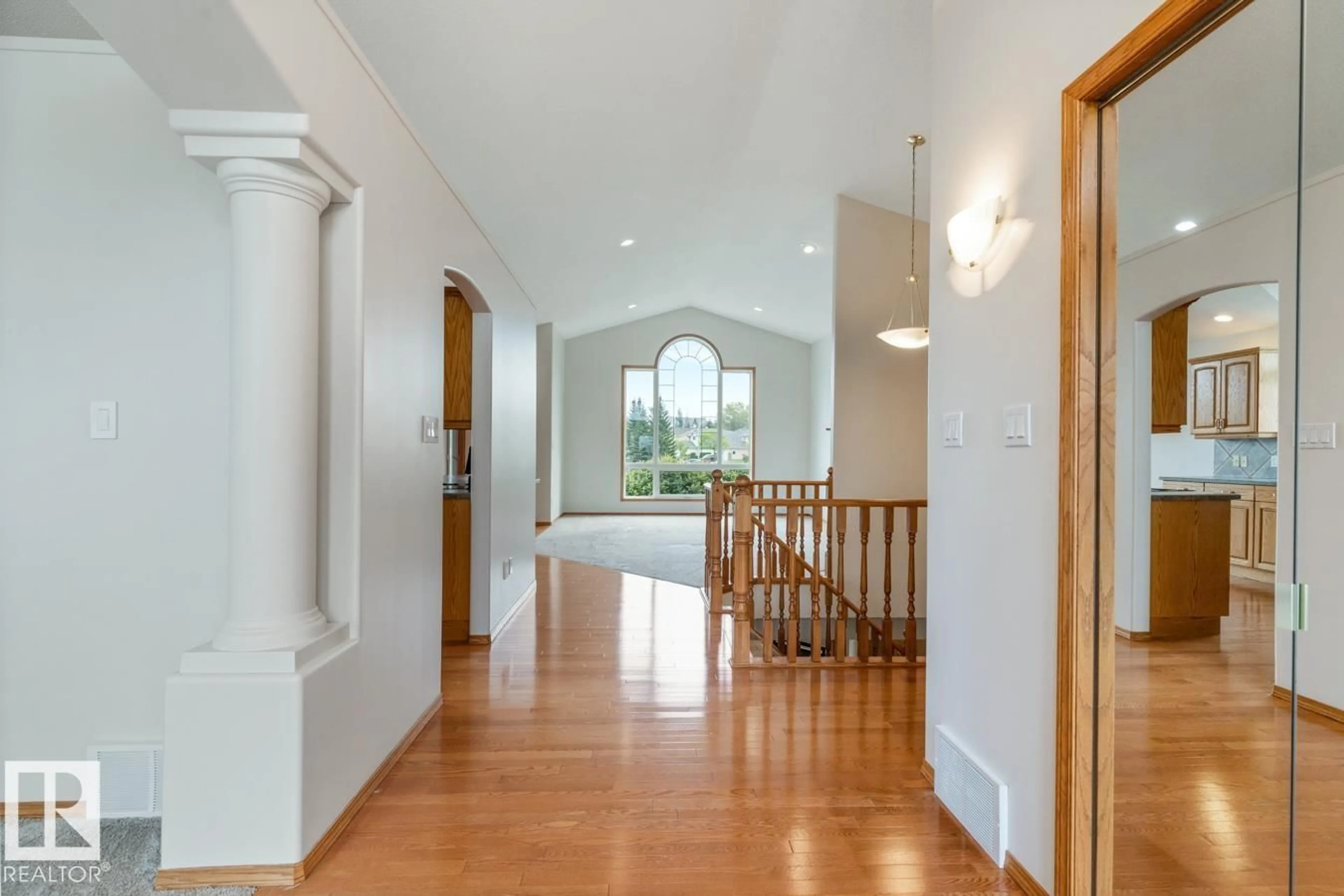 Indoor foyer for 1113 HAYNES CL, Edmonton Alberta T6S1A2