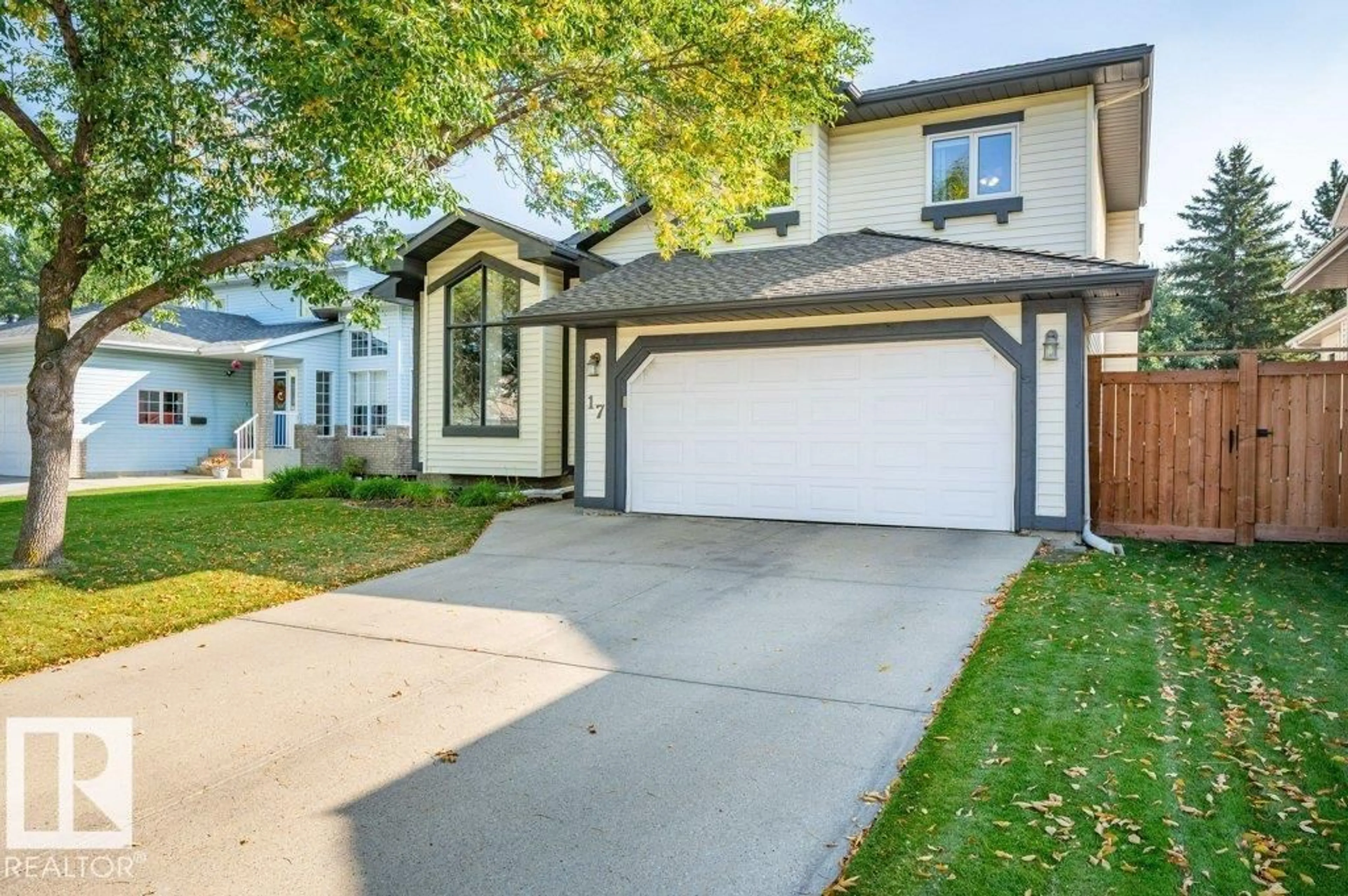 Home with vinyl exterior material, street for 17 CATALINA DR, Sherwood Park Alberta T8H1R2