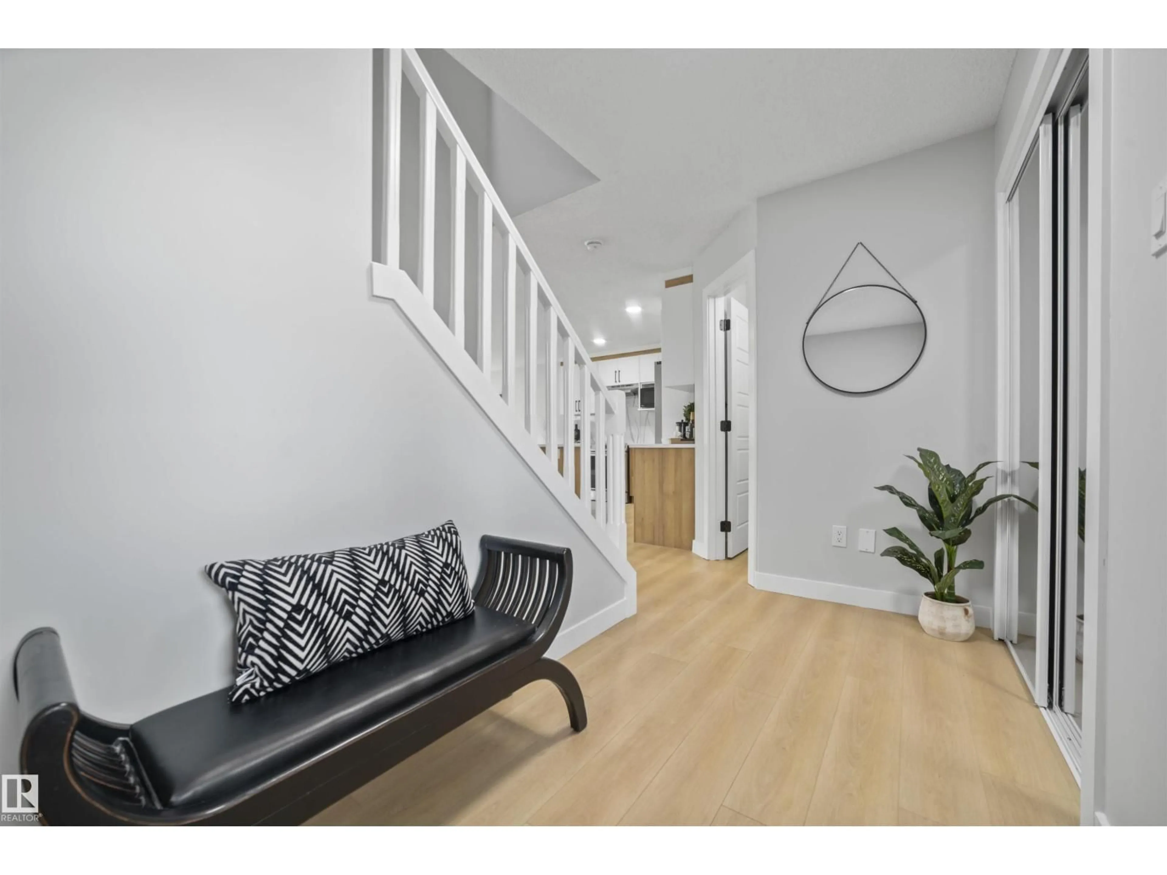 Indoor entryway for NW - 7519 170 AV, Edmonton Alberta T5Z0B2