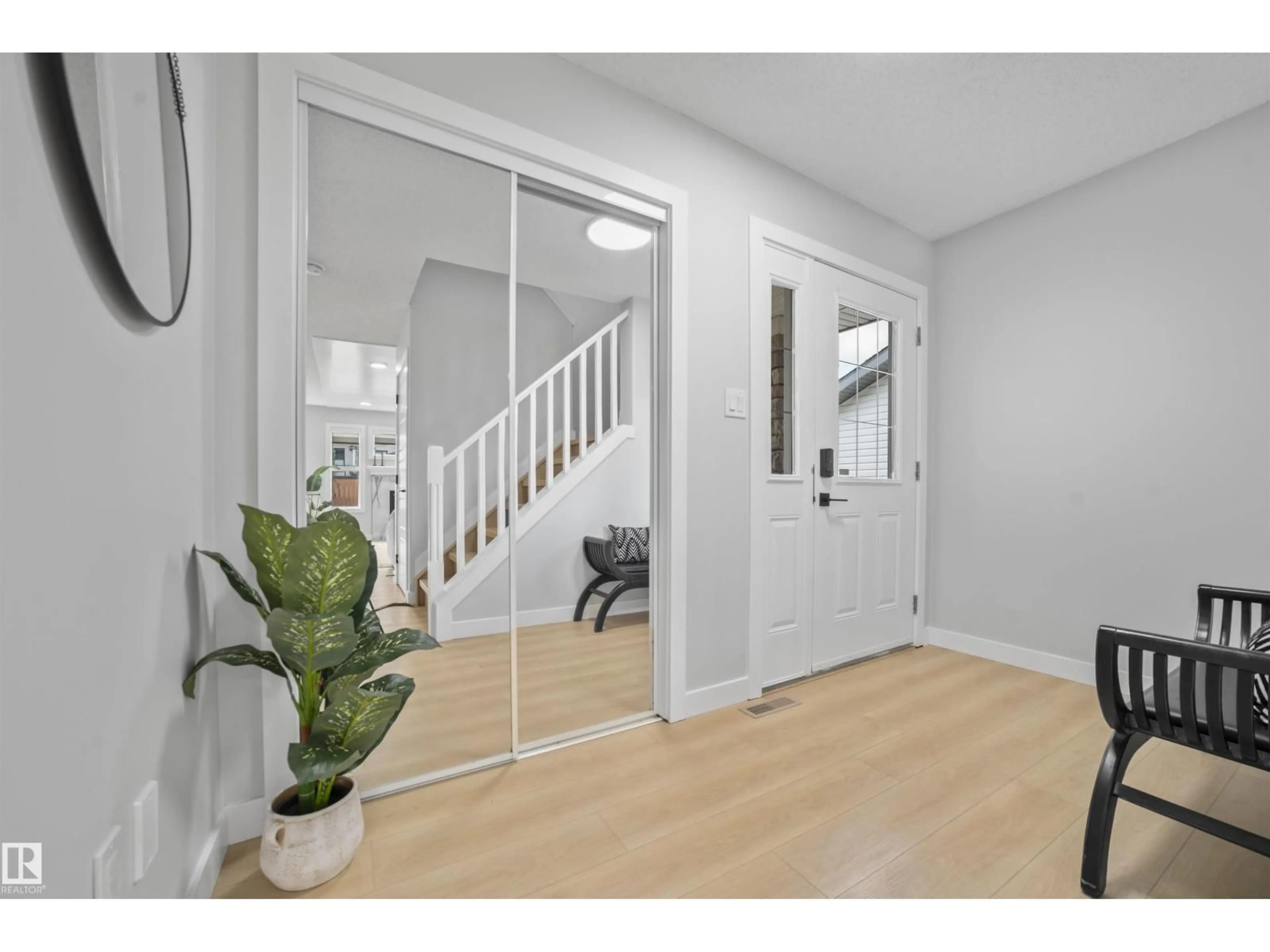 Indoor entryway for NW - 7519 170 AV, Edmonton Alberta T5Z0B2