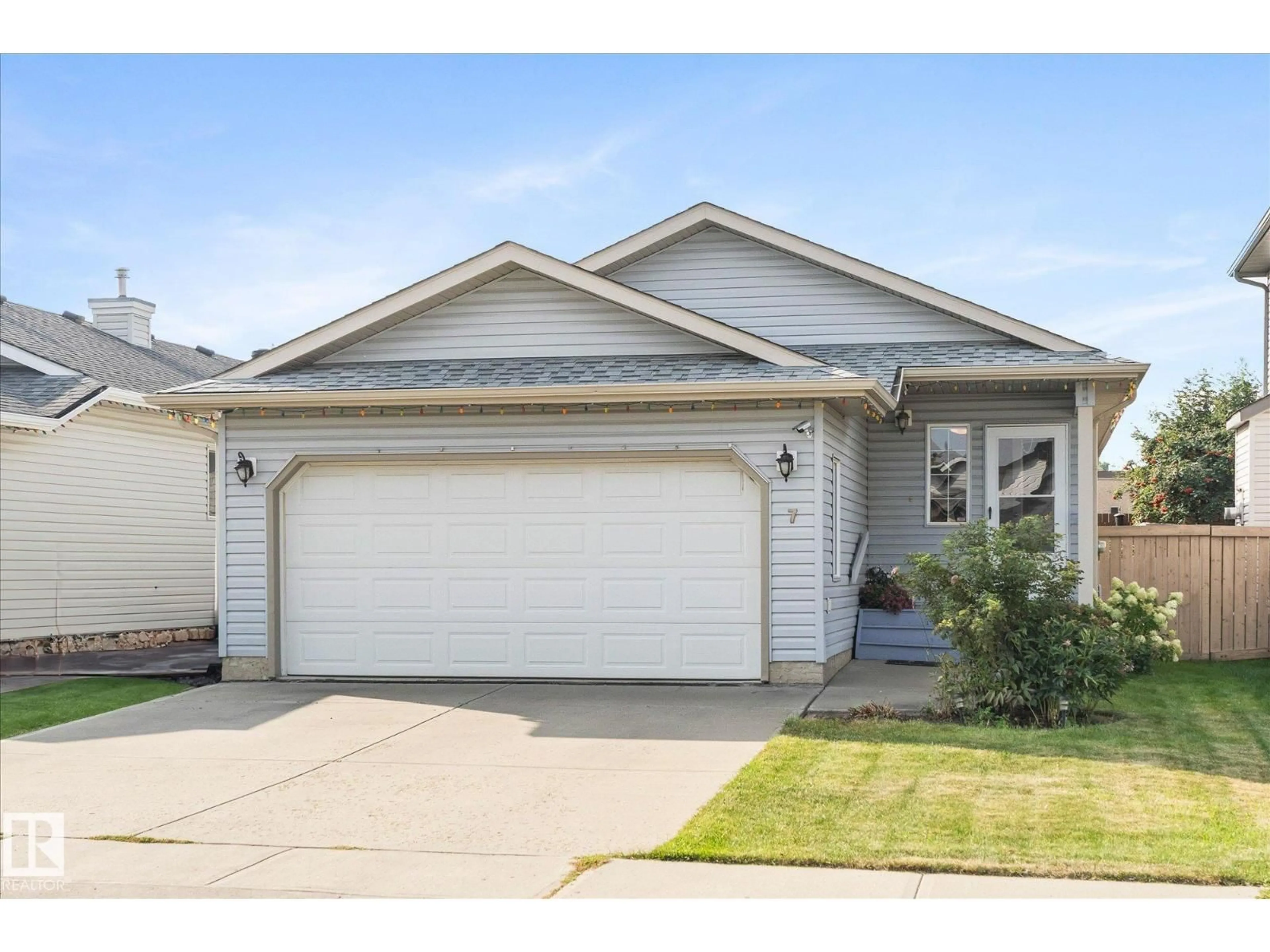 Home with vinyl exterior material, street for 7 EGERLAND PL, Stony Plain Alberta T7X2W5