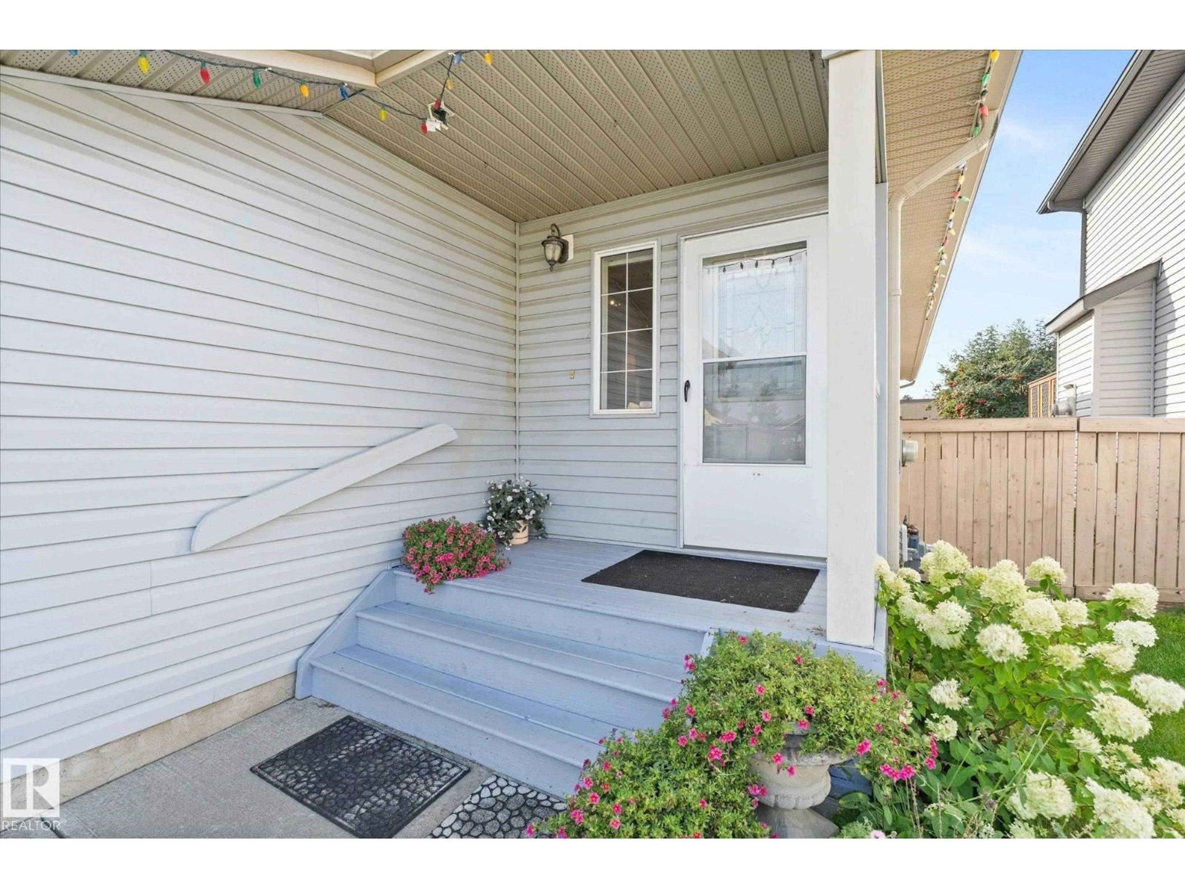 Indoor entryway for 7 EGERLAND PL, Stony Plain Alberta T7X2W5