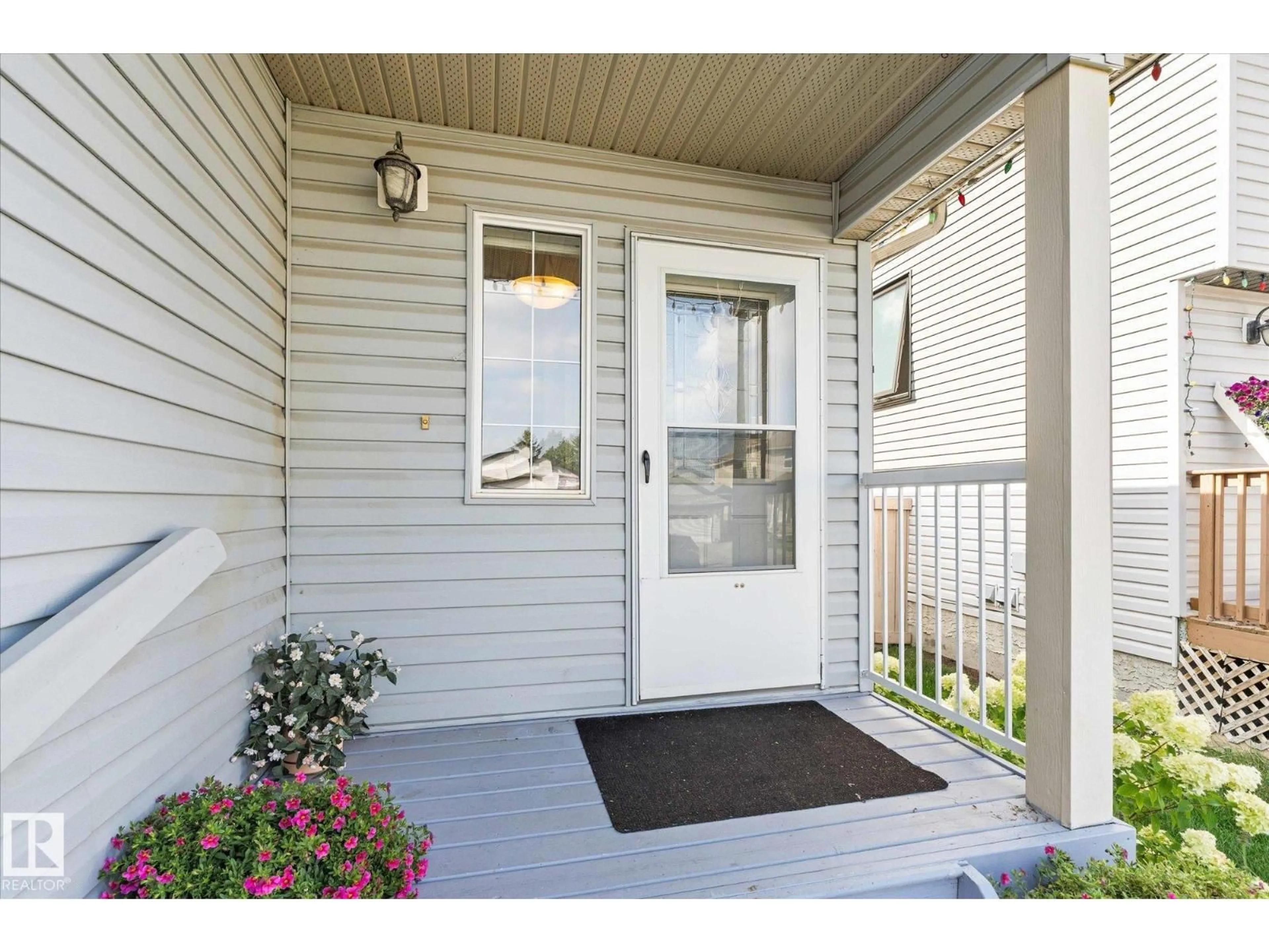 Indoor entryway for 7 EGERLAND PL, Stony Plain Alberta T7X2W5