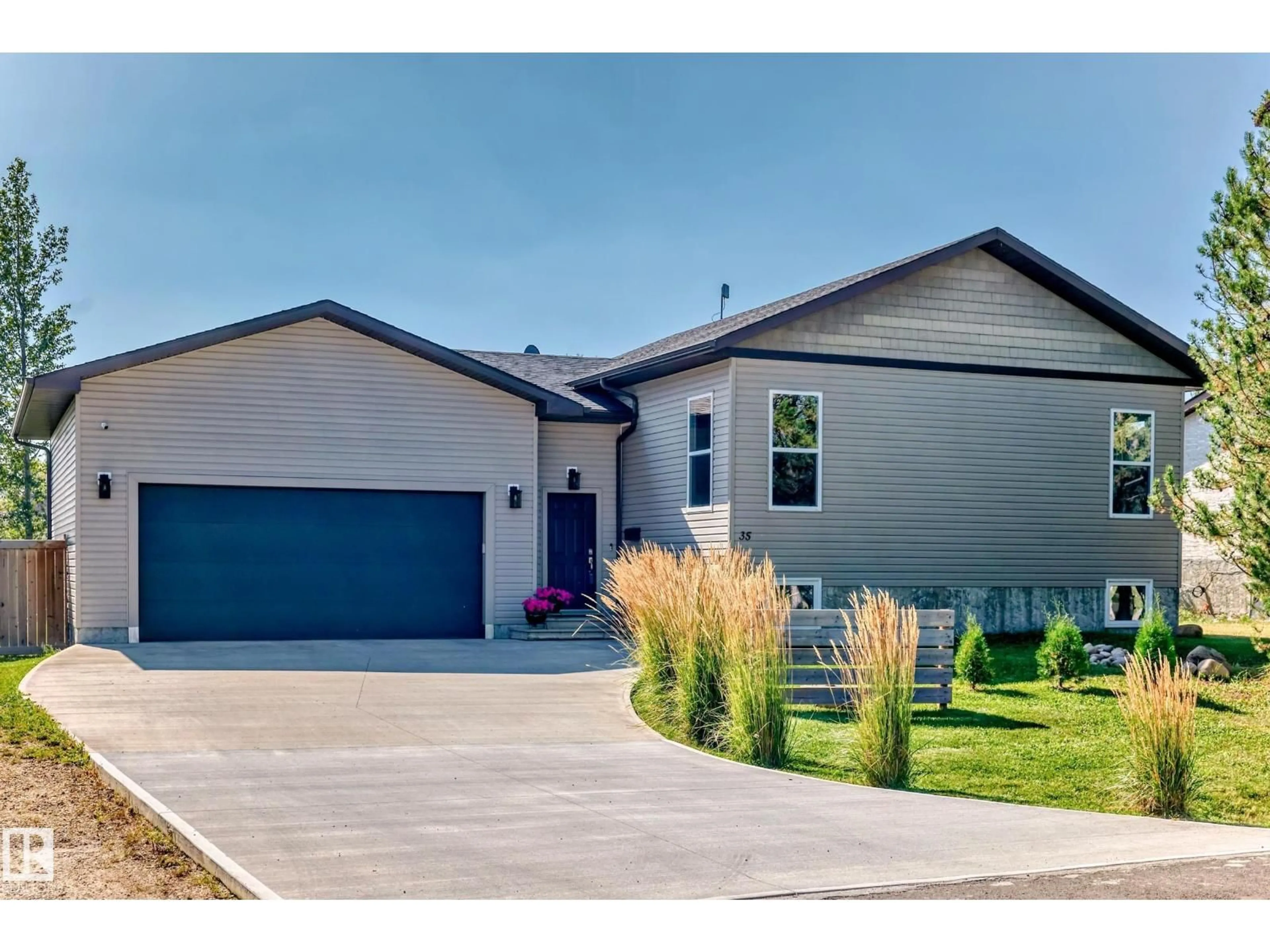 Home with vinyl exterior material, street for 35 54200 RGE ROAD 265, Villeneuve Alberta T8T0E2