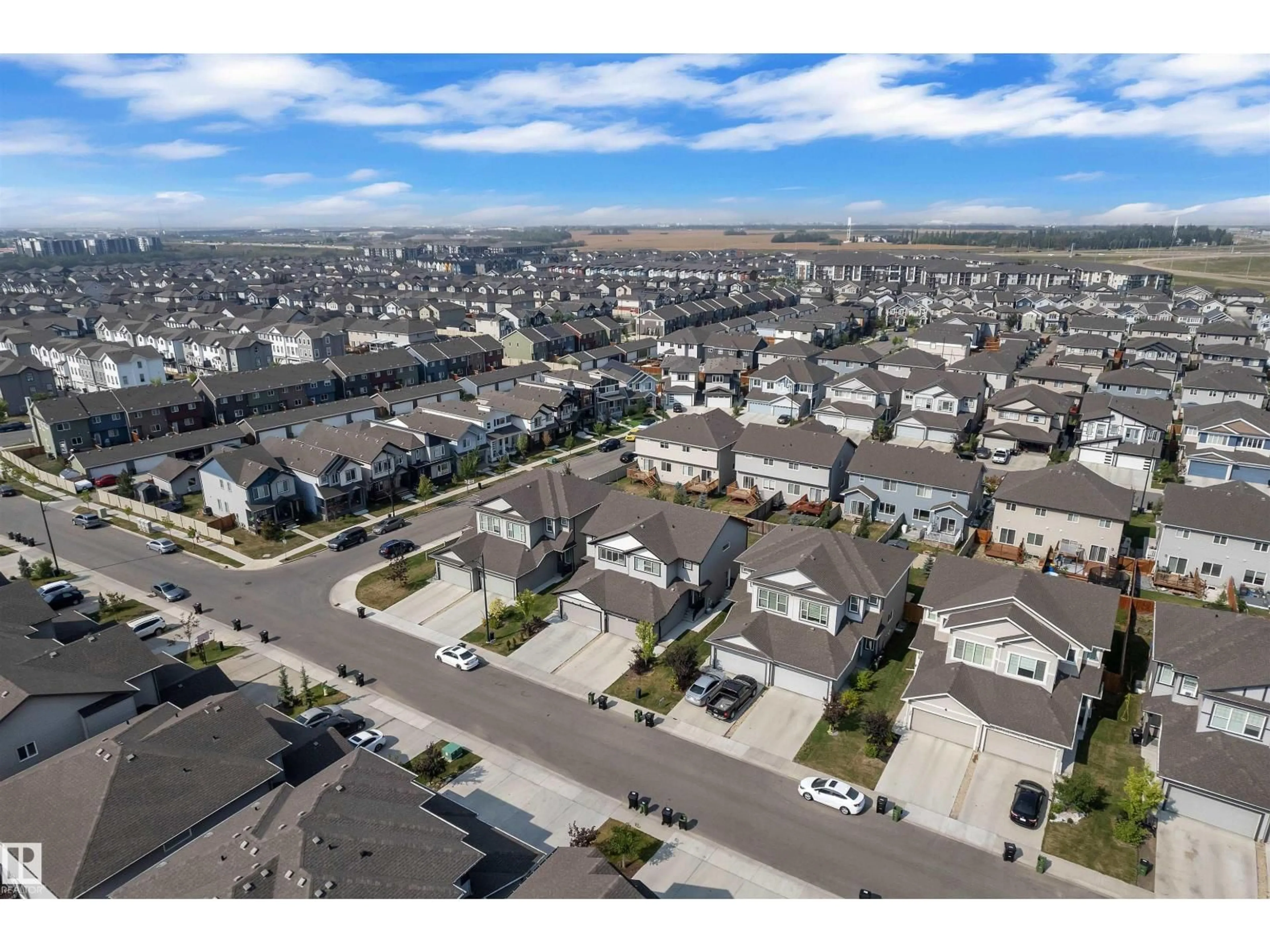 A pic from outside/outdoor area/front of a property/back of a property/a pic from drone, street for 252 39 AV, Edmonton Alberta T6T1J2