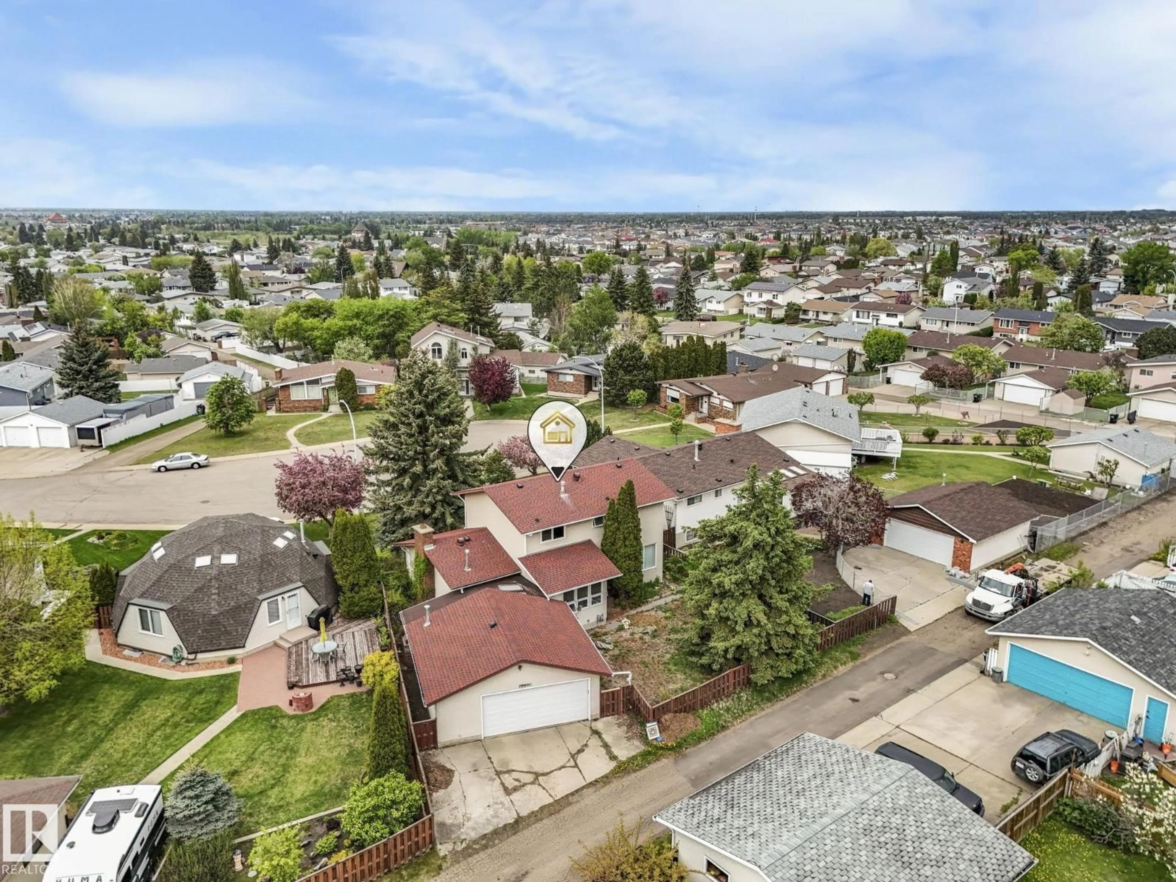 A pic from outside/outdoor area/front of a property/back of a property/a pic from drone, street for 15119 86 ST, Edmonton Alberta T5E5X5