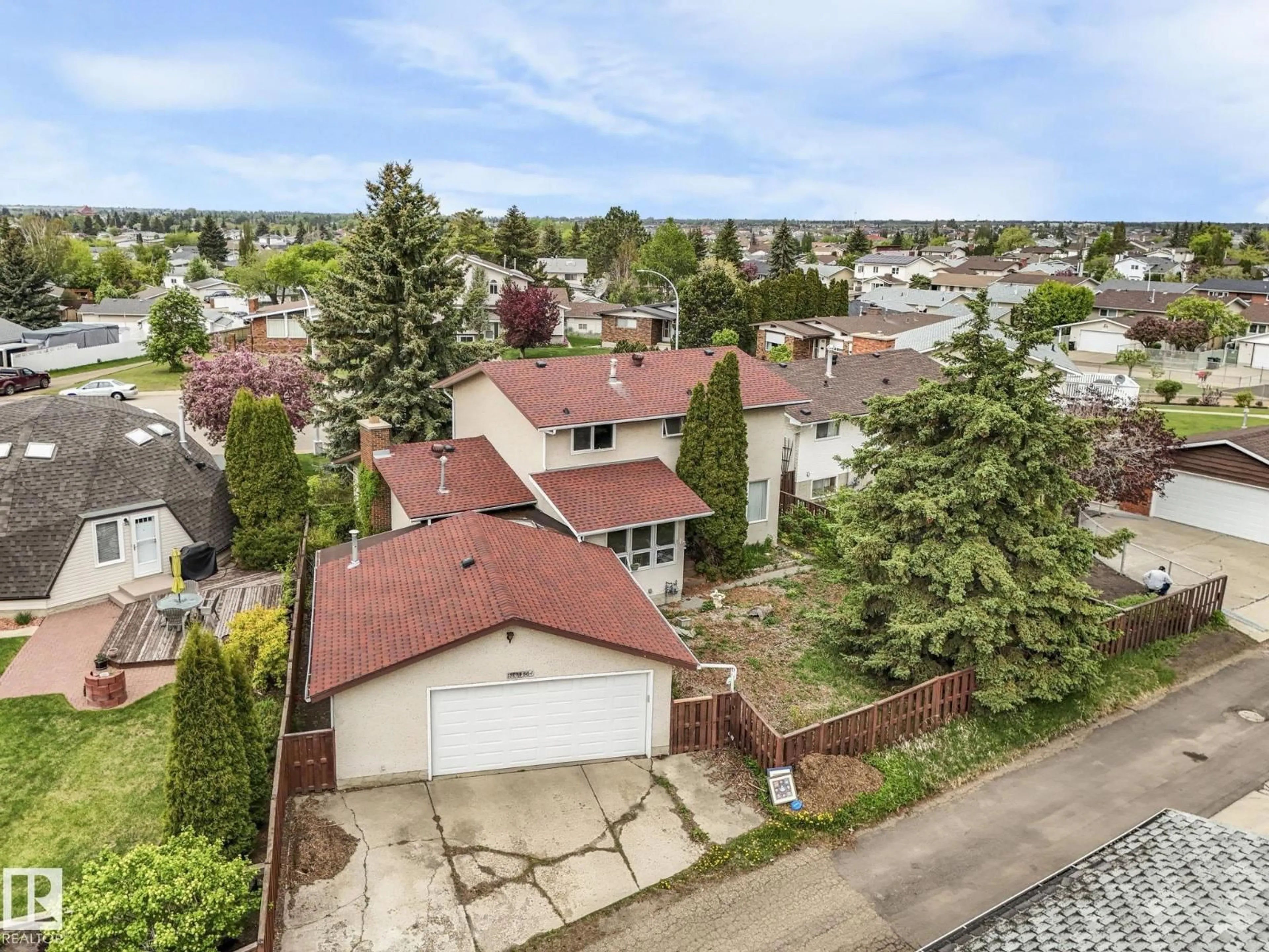 A pic from outside/outdoor area/front of a property/back of a property/a pic from drone, street for 15119 86 ST, Edmonton Alberta T5E5X5
