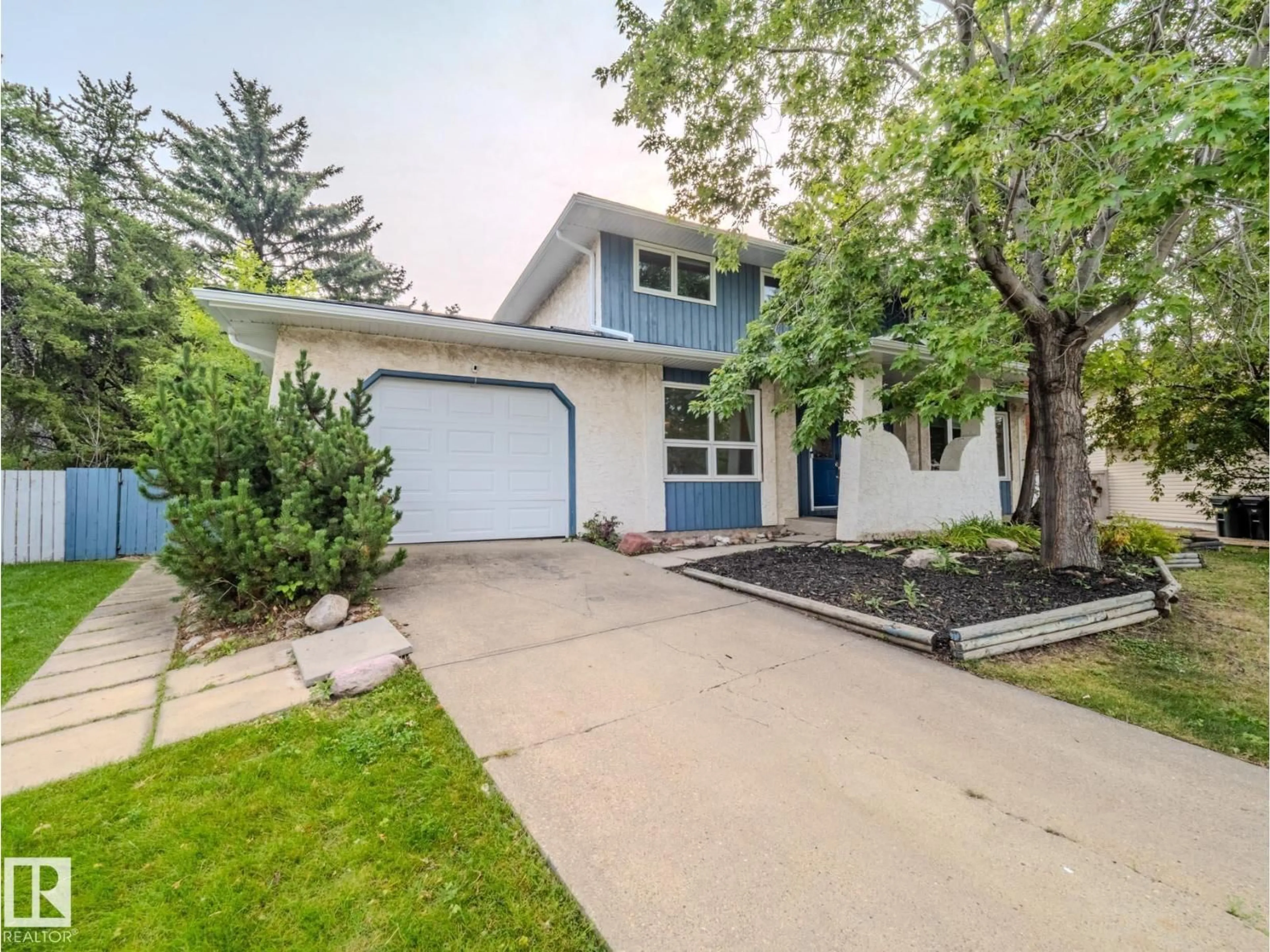 Home with vinyl exterior material, street for 3024 GALLOWAY TC, Sherwood Park Alberta T8A2N5
