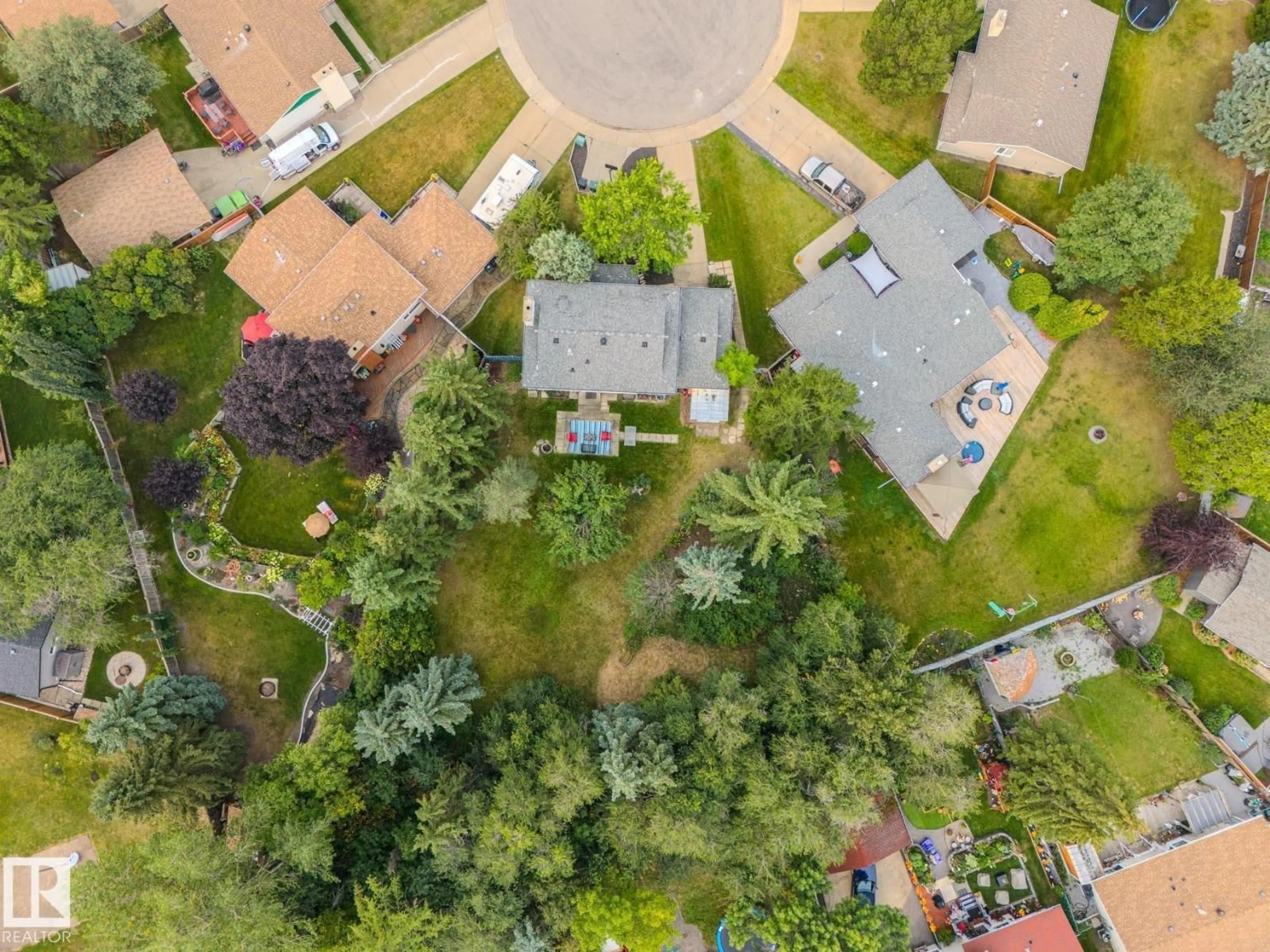 A pic from outside/outdoor area/front of a property/back of a property/a pic from drone, unknown for 3024 GALLOWAY TC, Sherwood Park Alberta T8A2N5