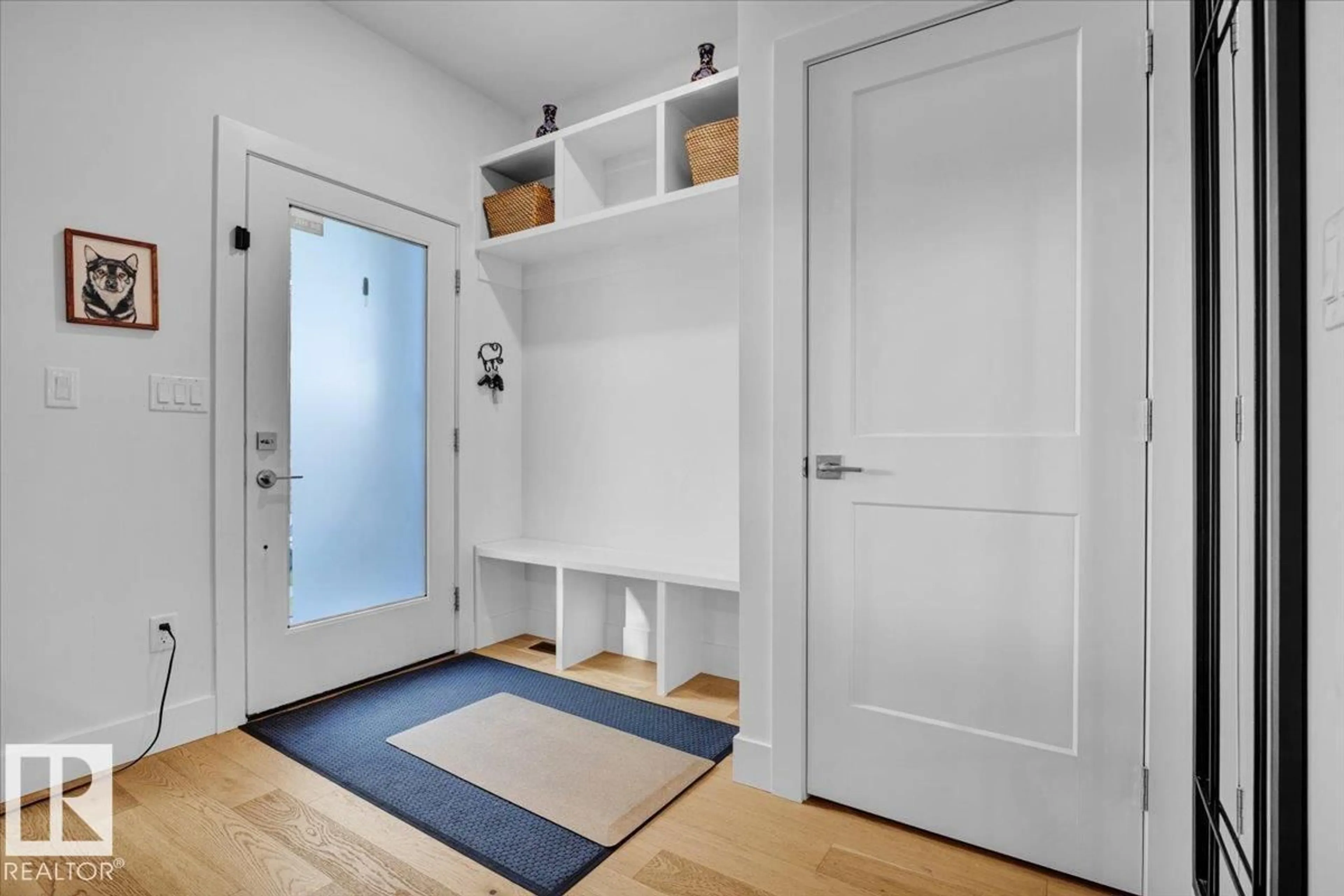 Indoor entryway for 7736 80 AV, Edmonton Alberta T6C0S4