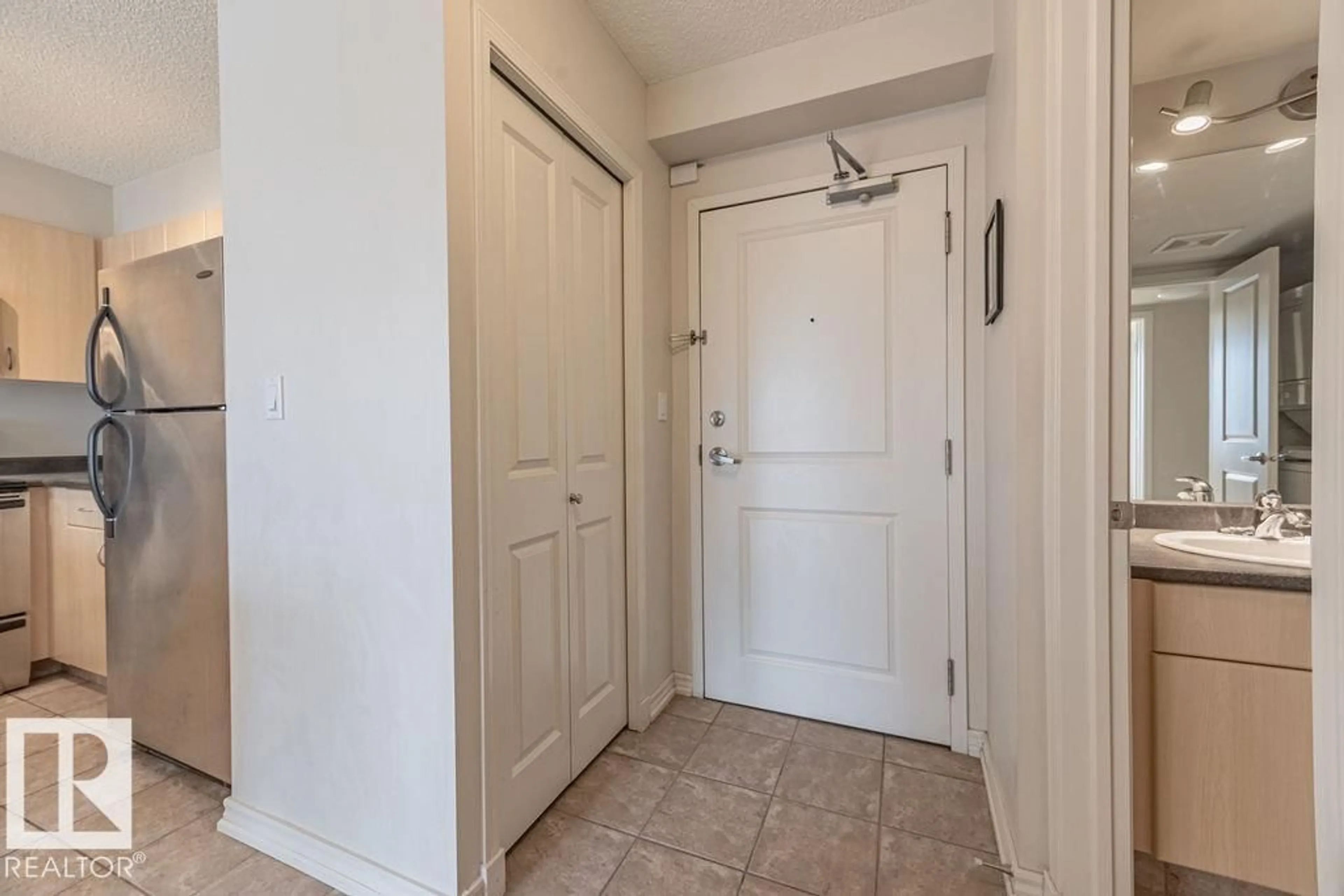 Indoor entryway for 10180 - 2301 104 ST NW, Edmonton Alberta T5J1A7
