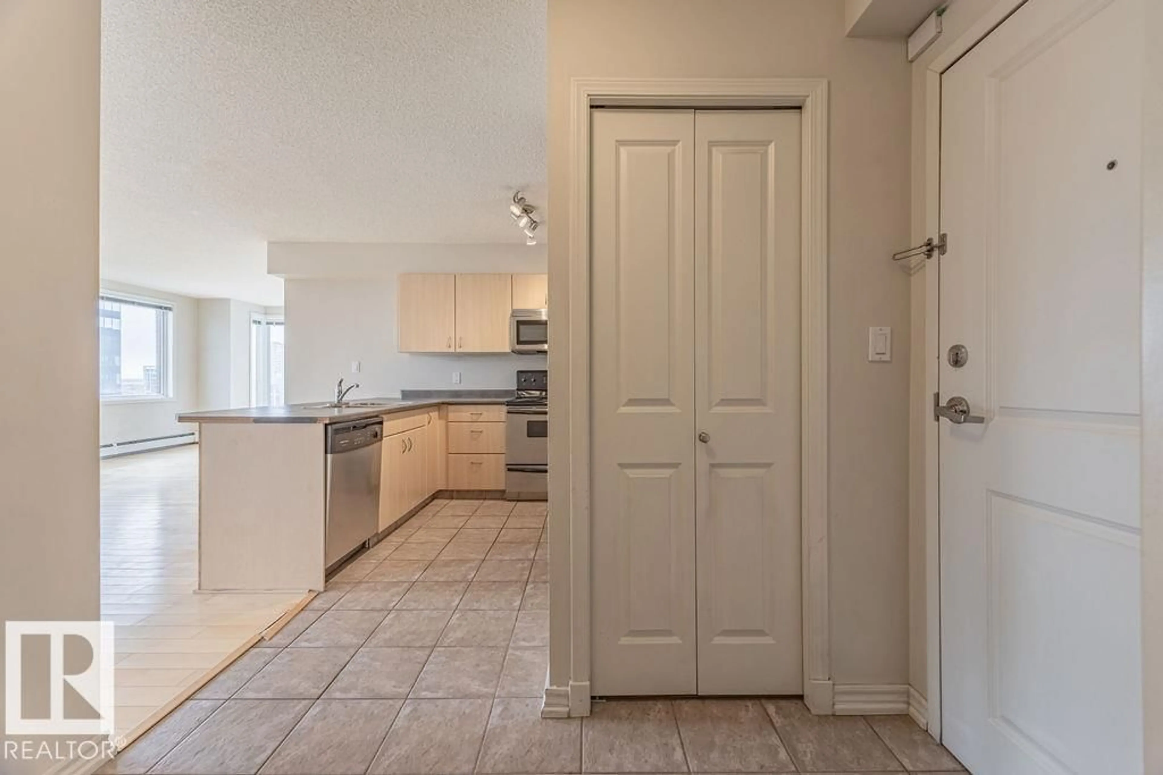Unknown for 10180 - 2301 104 ST NW, Edmonton Alberta T5J1A7