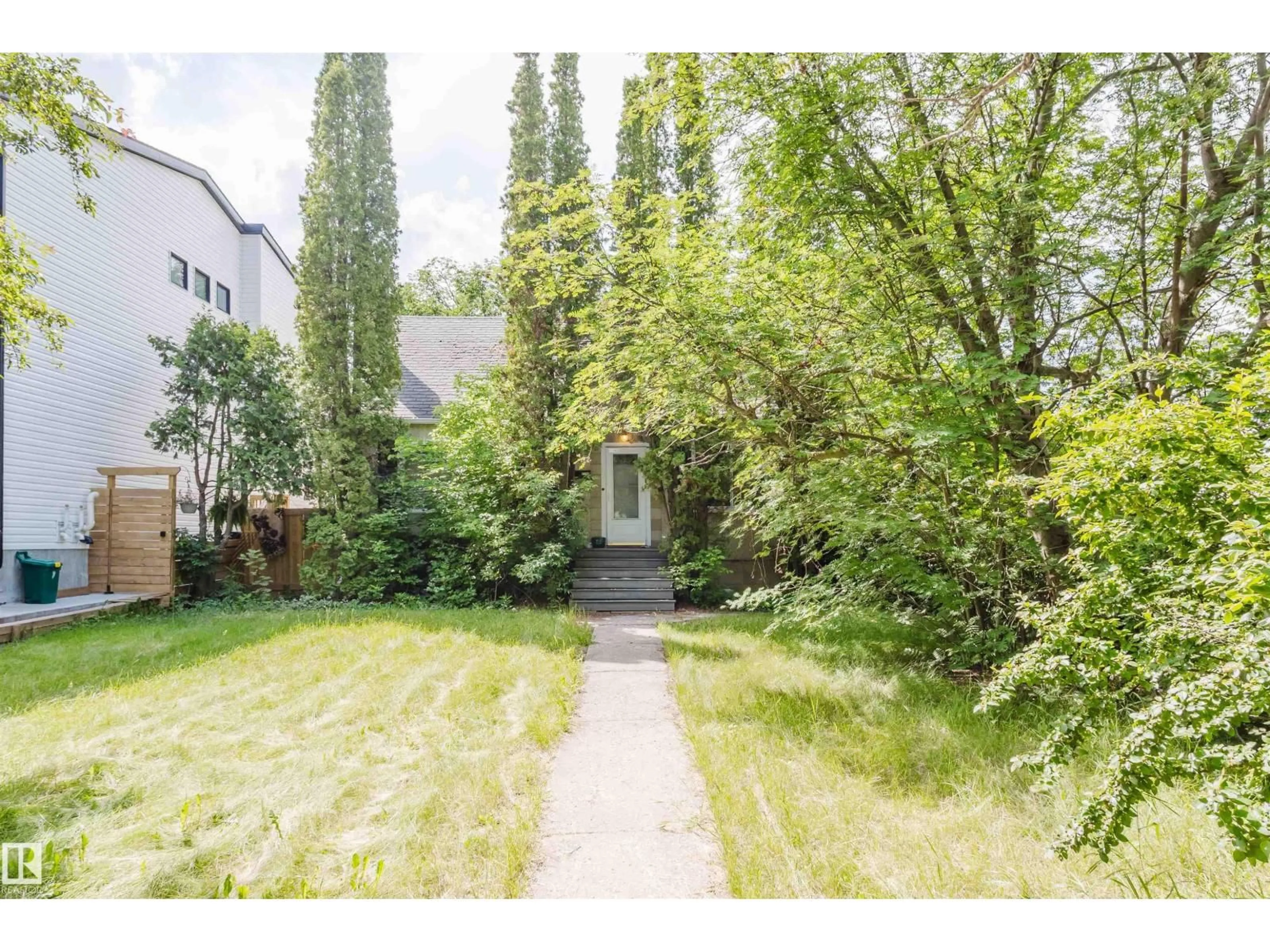 A pic from outside/outdoor area/front of a property/back of a property/a pic from drone, street for 7230 112 ST, Edmonton Alberta T6G1J3