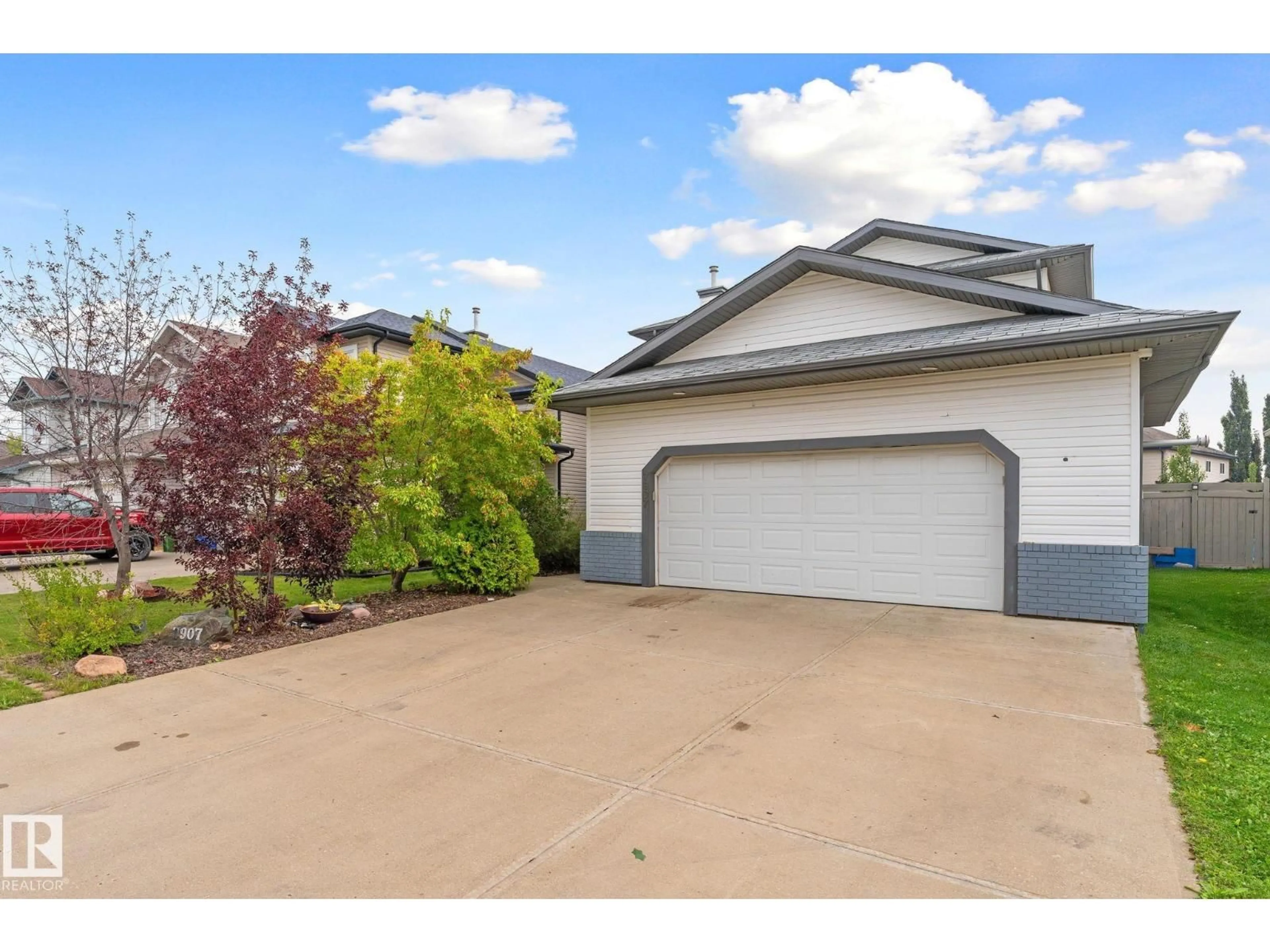 A pic from outside/outdoor area/front of a property/back of a property/a pic from drone, street for 7907 96 ST, Morinville Alberta T8R1W1