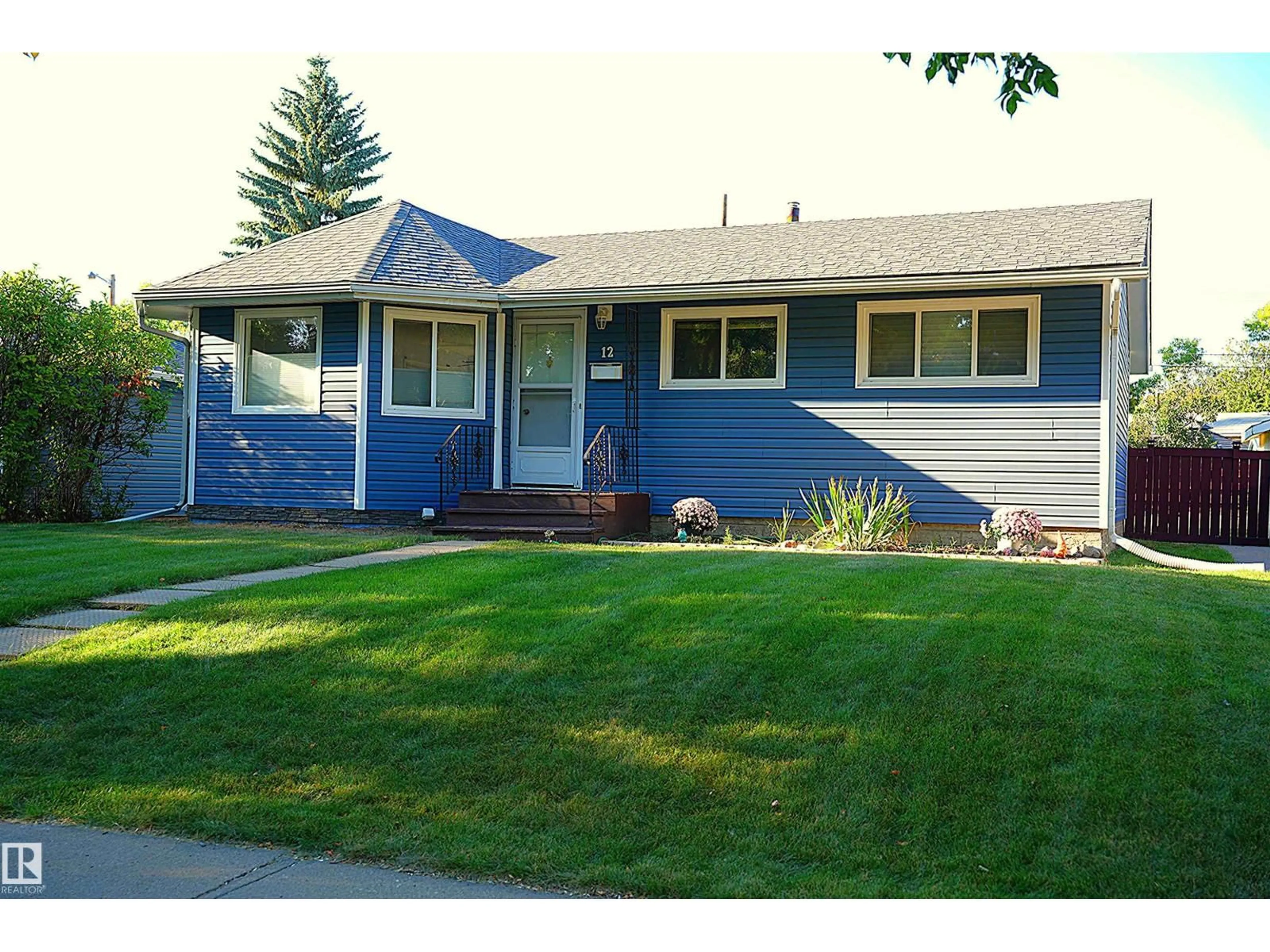 Home with vinyl exterior material, street for 12 GRANITE AV, St. Albert Alberta T8N0V4