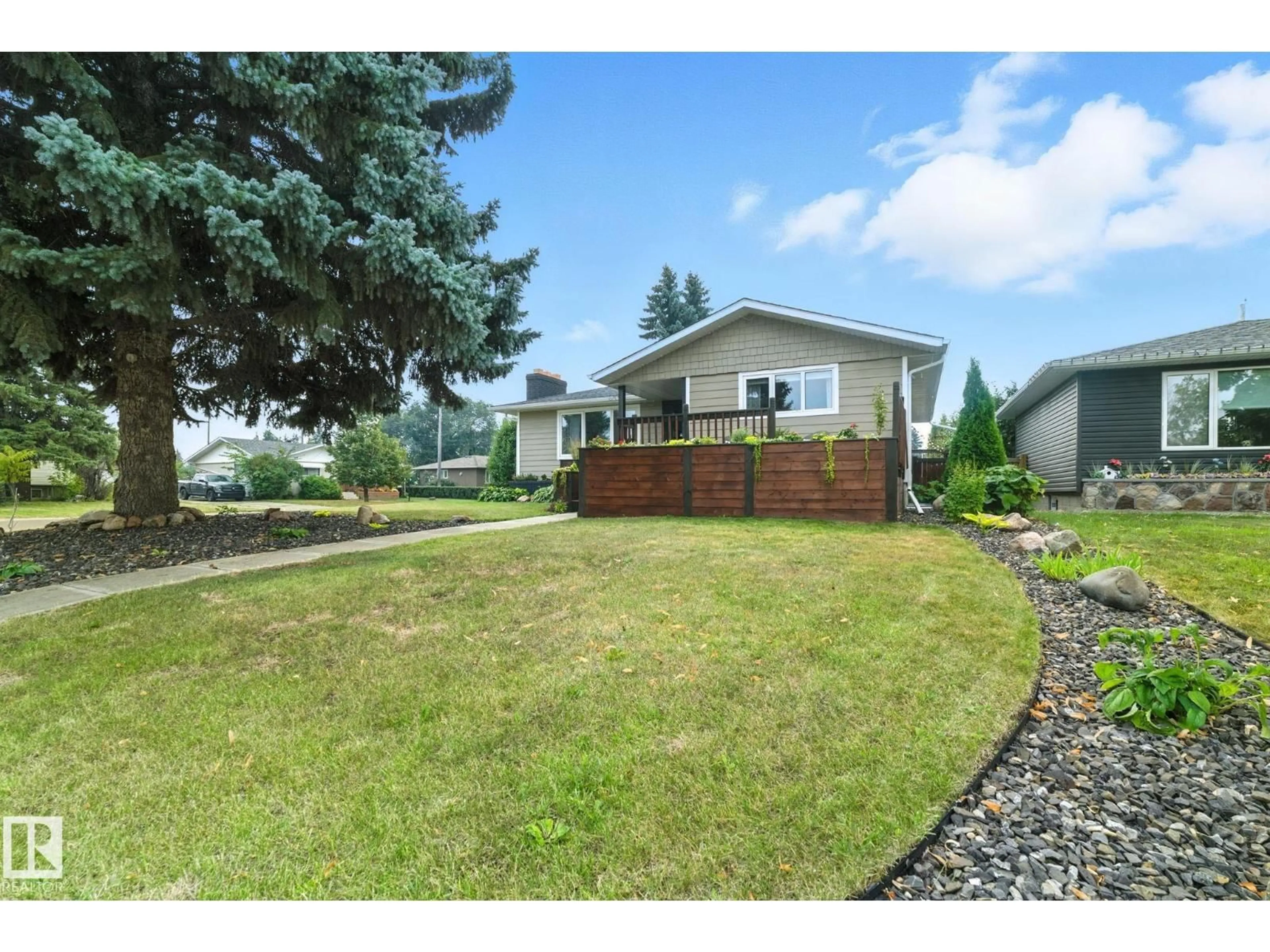 Home with vinyl exterior material, street for 6203 93 AV, Edmonton Alberta T6B0W4